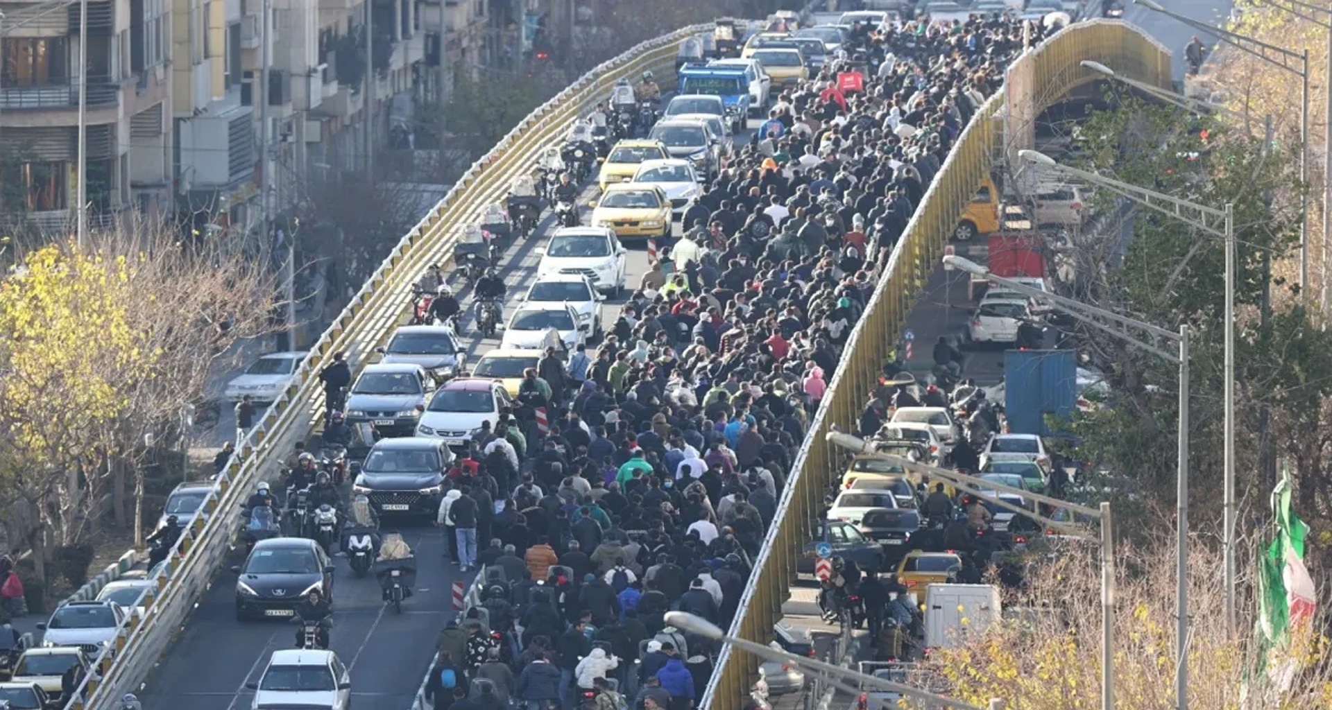 ઈરાનમાં જાહેર આક્રોશ, હિંસક વિરોધ ગ્રામીણ વિસ્તારોમાં ફેલાયો; 7 લોકોના મોત