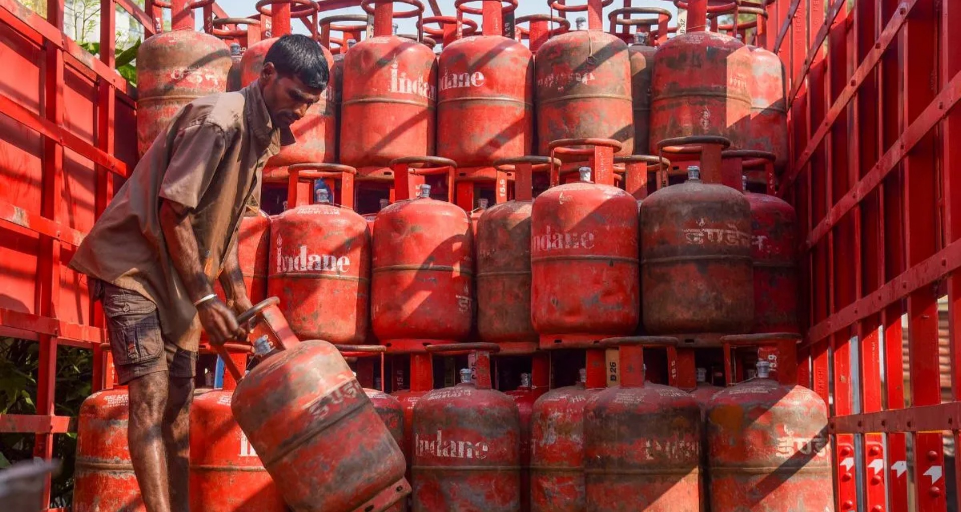 ૨૫ લાખ મહિલાઓને મફત LPG કનેક્શન મળશે, સરકારે ઉજ્જવલા યોજનાના વિસ્તરણને મંજૂરી આપી