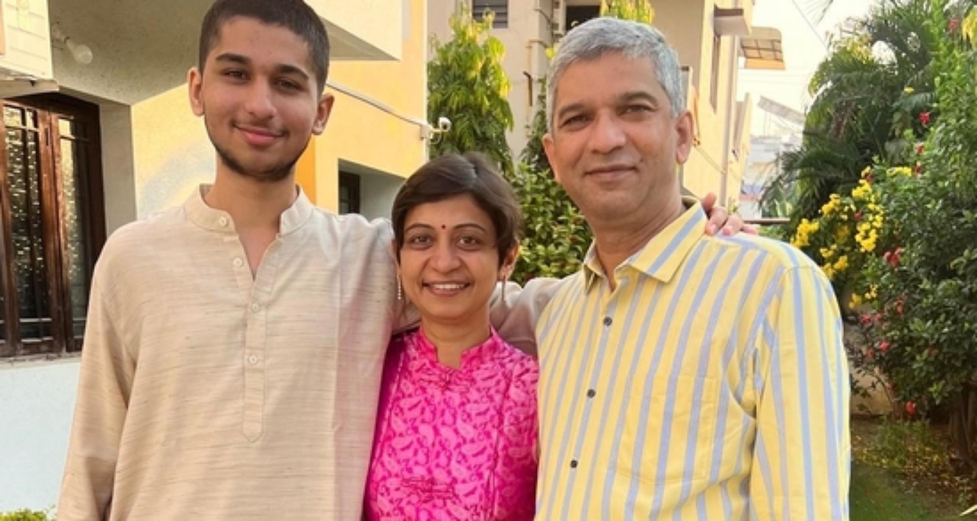 JEE મેઇન 2025 પરિણામો: ગુજરાત રાજ્યના ટોપર્સ આદિત ભગડે અને શિવેન તોશનીવાલને મળો