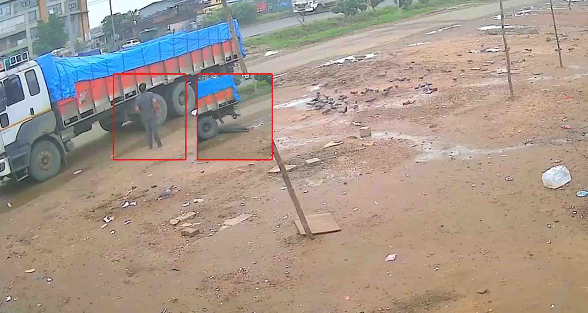 અમદાવાદના નિકોલ પાસે ચાલતા ટ્રક નીચે યુવકેની આત્મહત્યા; ઘટના સીસીટીવી કેમેરામાં કેદ