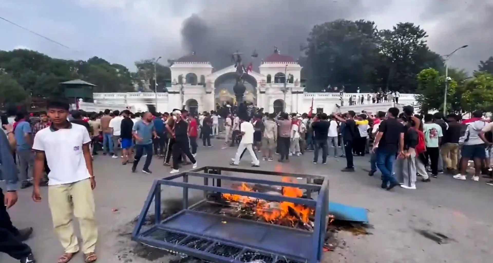 નેપાળ બળવો: રાષ્ટ્રપતિ, વડા પ્રધાને રાજીનામું આપ્યું, શું નવા વડા પ્રધાનની પસંદગી થશે કે સેના સત્તા સંભાળશે? અહીં જાણો