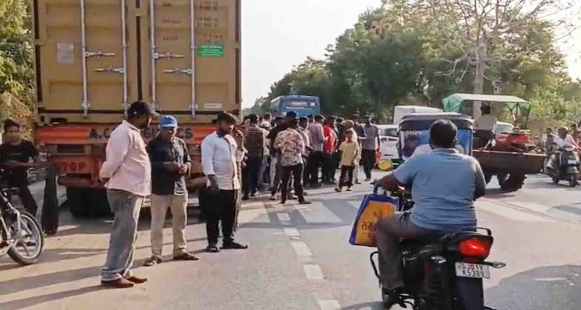 ચાણસ્મા-હારીજ માર્ગ પર ટ્રક-બાઇક વચ્ચે અકસ્માત સર્જાતા ગર્ભવતી મહિલાનું મોત નીપજ્યું