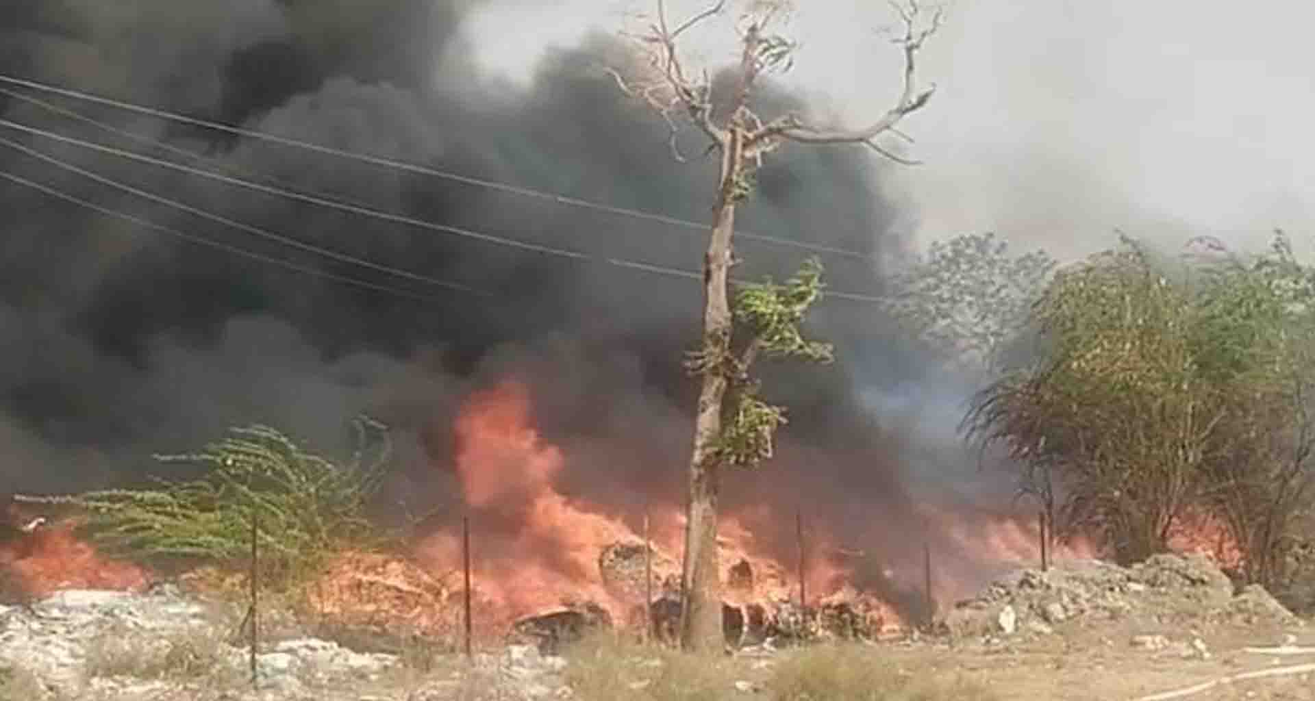 મહેસાણાના મંડાલીમાં ભંગારના ગોડાઉનમાં આગ લાગતા અફરાતફરી: મોટી જાનહાની ટળી