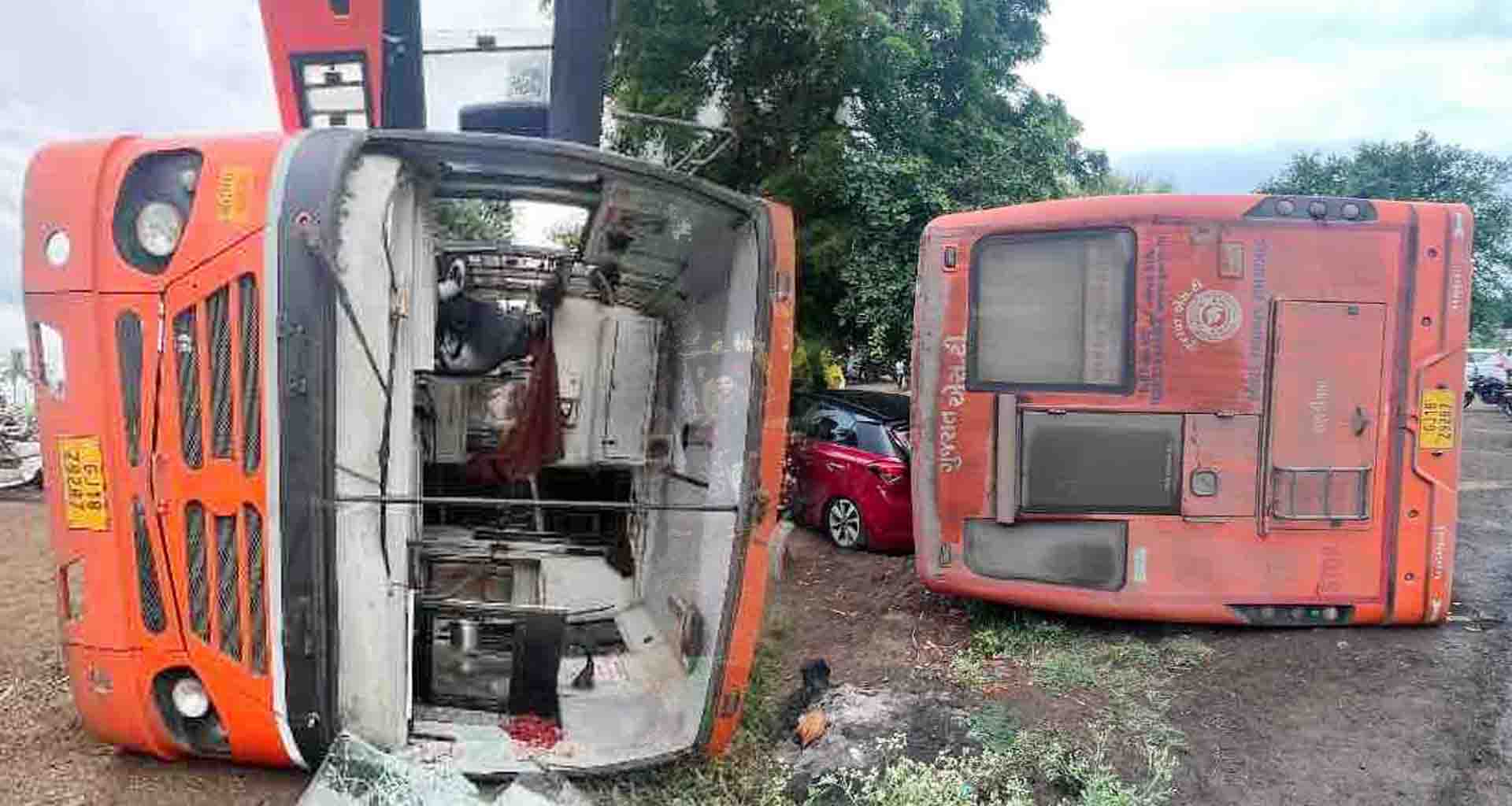 પાટણ - માલેગાંવ બસના ચાલકે કાર ચાલકને બચાવવા અચાનક બ્રેક મારતા બસ પલટી