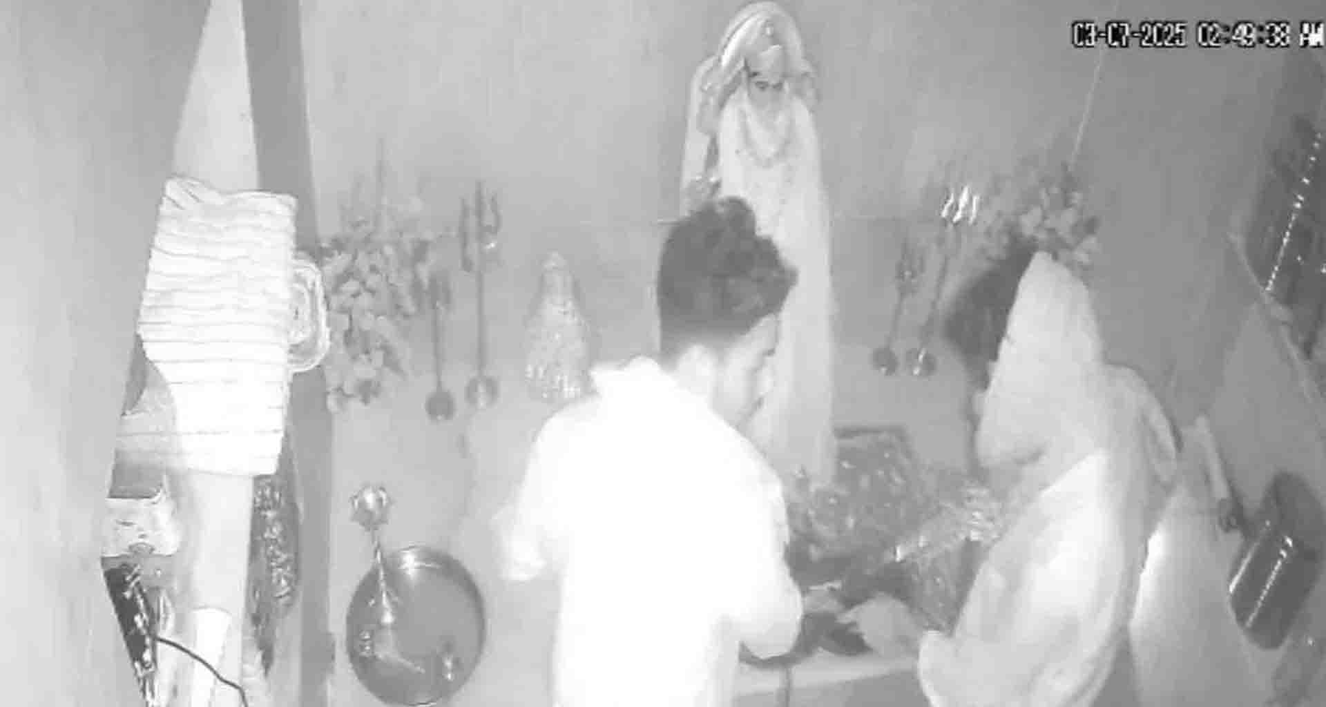 ચોરોનો તરખાટ; હારીજ ખાતે આવેલ અંબાજી મંદિરમાં એક કિલો ચાંદીના આભૂષણોની ચોરી