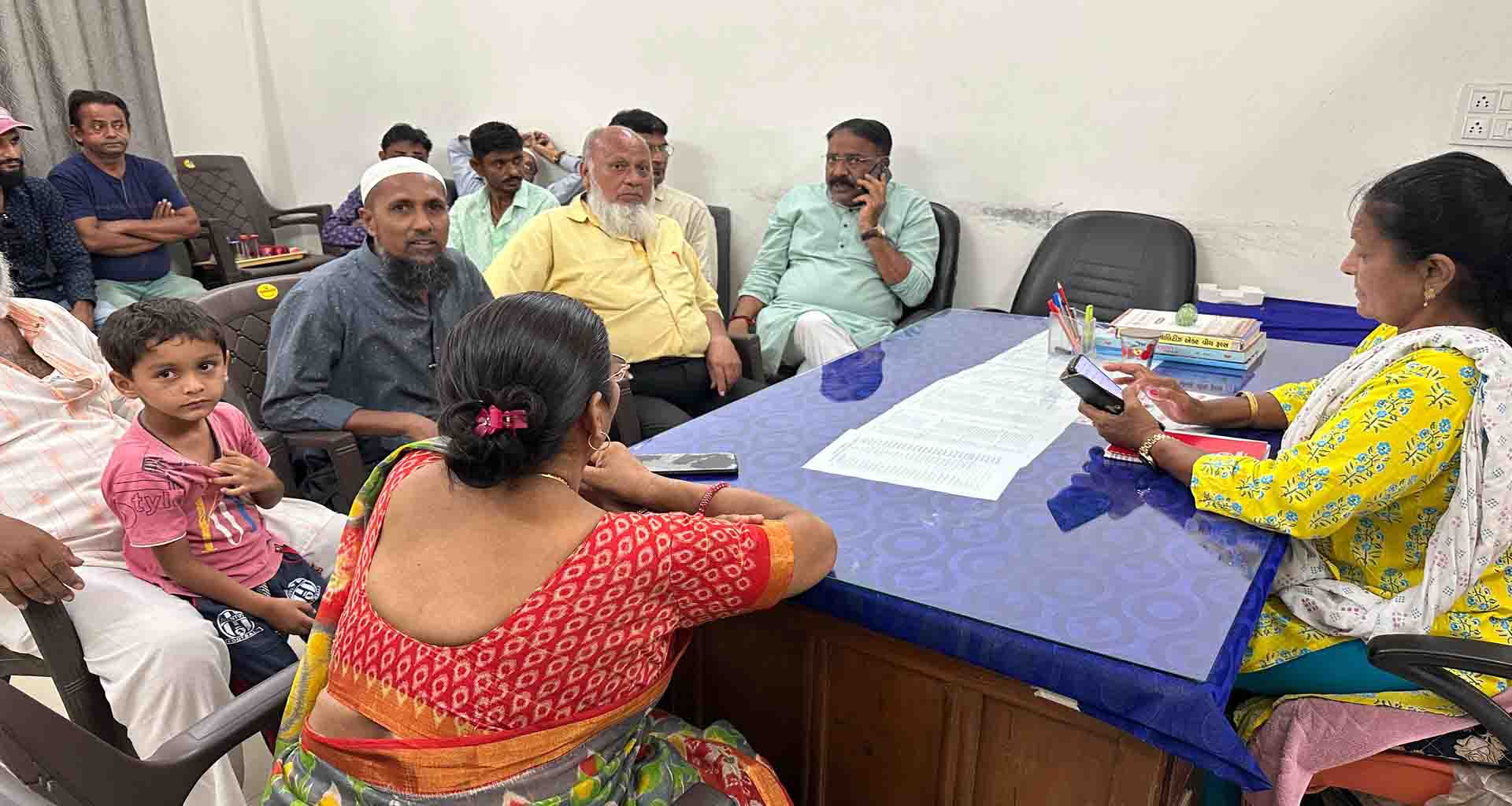 શહેરના વોર્ડ નંબર ૮ અને ૧૦ ના રહીશોની ગંદકી મામલે પાલિકા ઉપપ્રમુખ સમક્ષ ઉગ્ર રજૂઆત