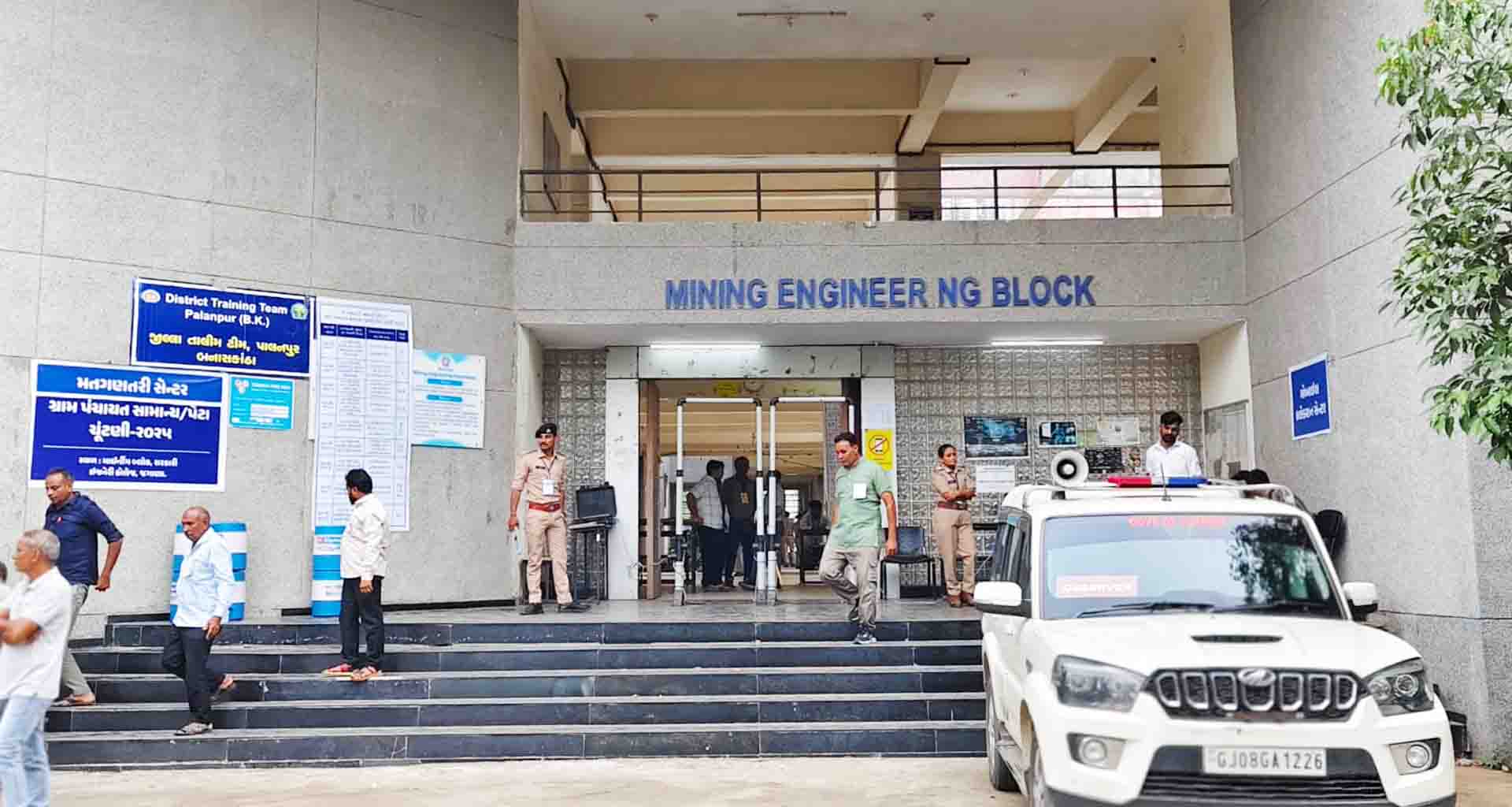 બનાસકાંઠામાં ચુસ્ત પોલીસ બંદોબસ્ત સાથે શાંતિપૂર્ણ માહોલમાં તાલુકા વાઇઝ મત ગણતરી શરૂ