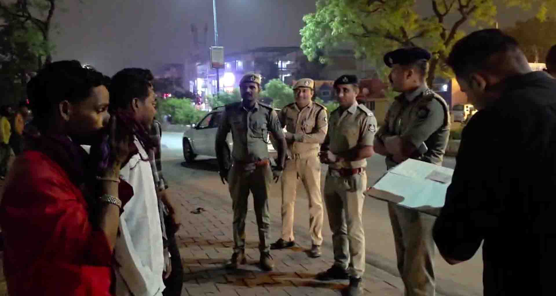 પાલનપુર; પોલીસ દ્વારા રાત્રી દરમિયાન નવા બસપોર્ટ અને ડોકટર હાઉસ વિસ્તારમાં શંકાસ્પદ લોકોની તપાસ