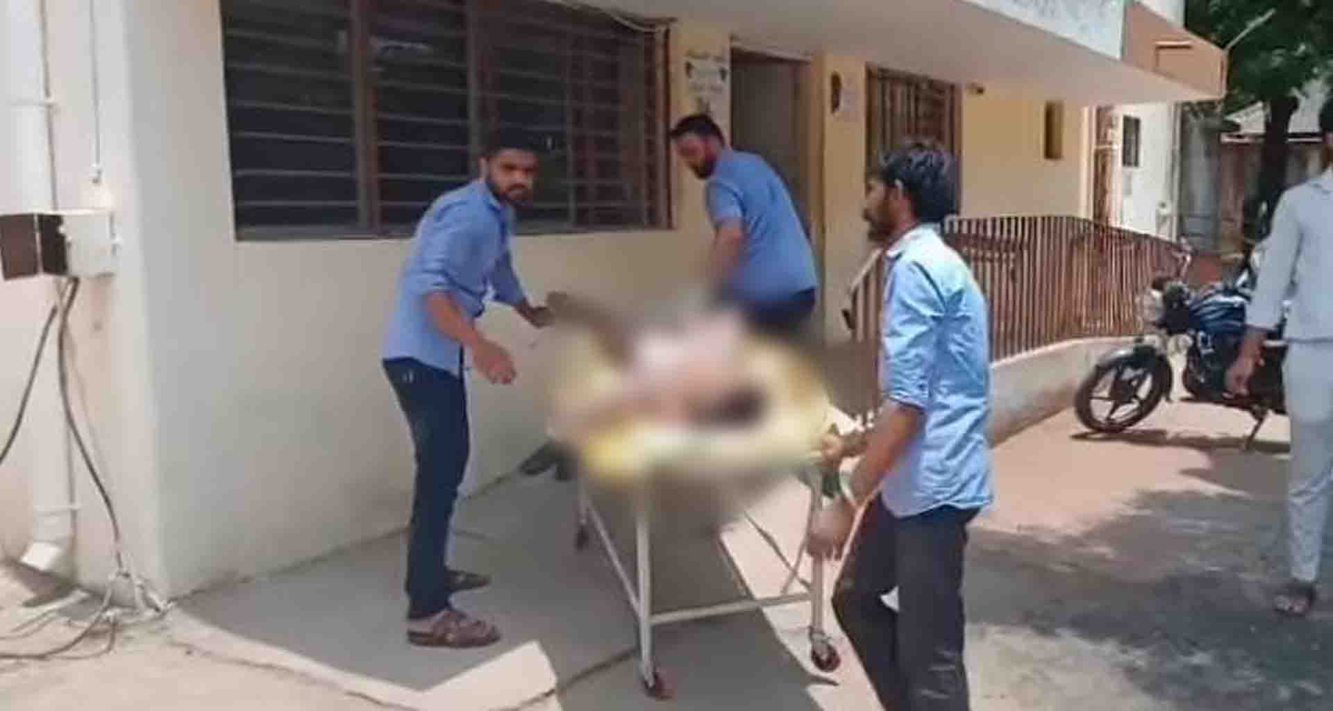 મહેસાણા જિલ્લાના વિજાપુરના સુંદરપુર ગામમાં જુના મકાનની દીવાલ ધરાસાઈ થતાં 3 શ્રમિકોના મોત