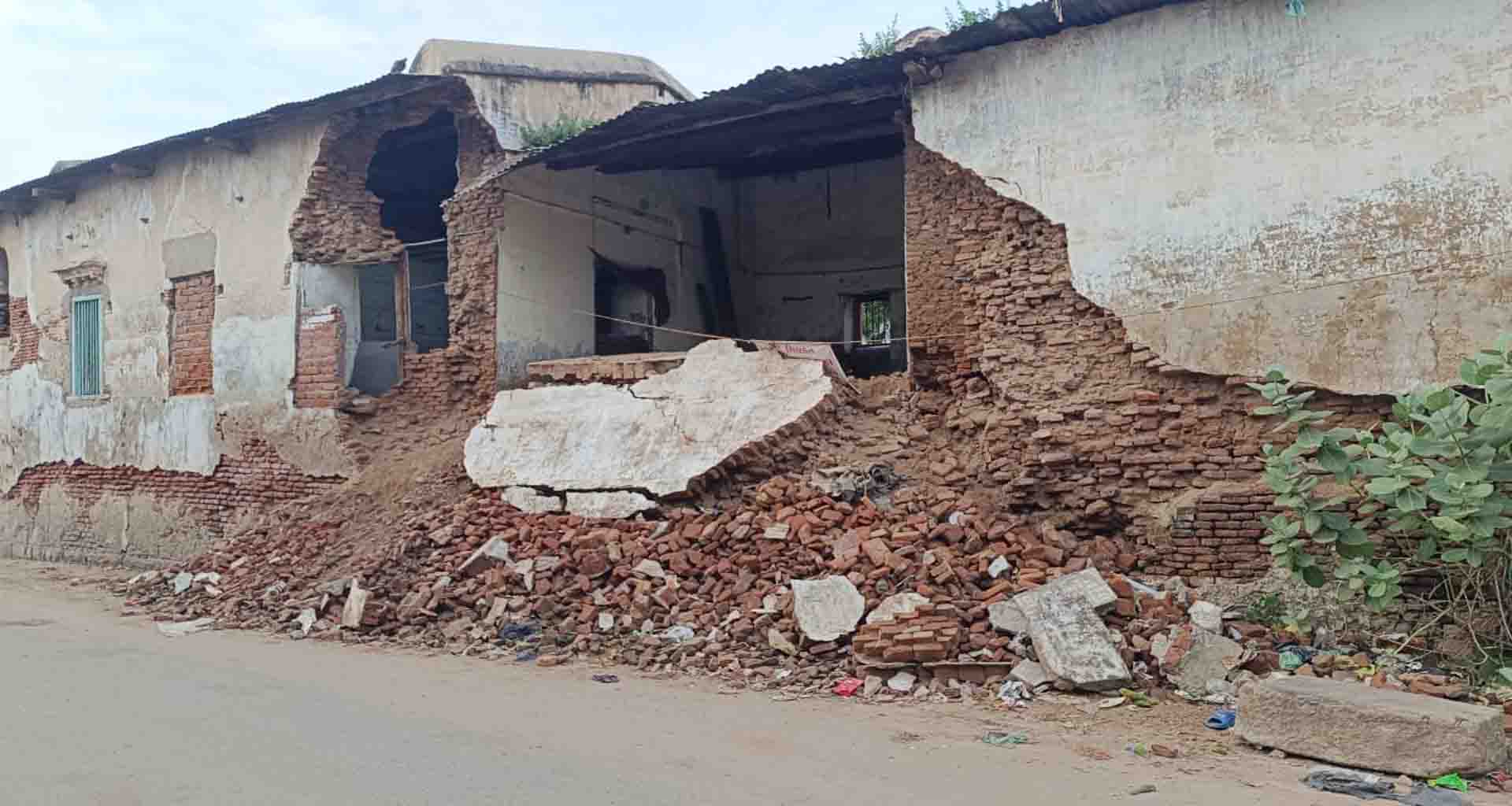 પાટણમાં પાલિકા દ્વારા નોટિસ અપાયેલાં ત્રણ જર્જરિત મકાનો ટુક સમયમાં દૂર કરાશે