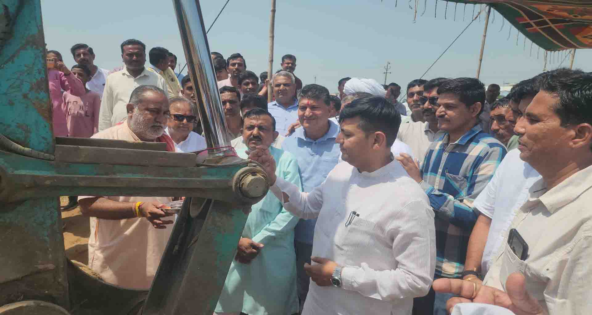 જનભાગીદારી થકી જળસંચય; ડીસાના પરબડી ખાતે તળાવ ઊંડું કરવાની યોજનાનો પ્રારંભ