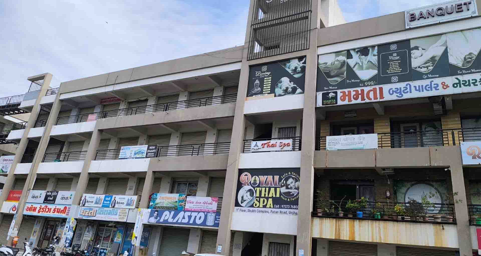 ઊંઝા પાટણ રોડ પર આવેલ શુભ કોમ્પલેક્ષ ખાતે ઠેર ઠેર કચરાના ઢગલાથી દુકાનદારો પરેશાન