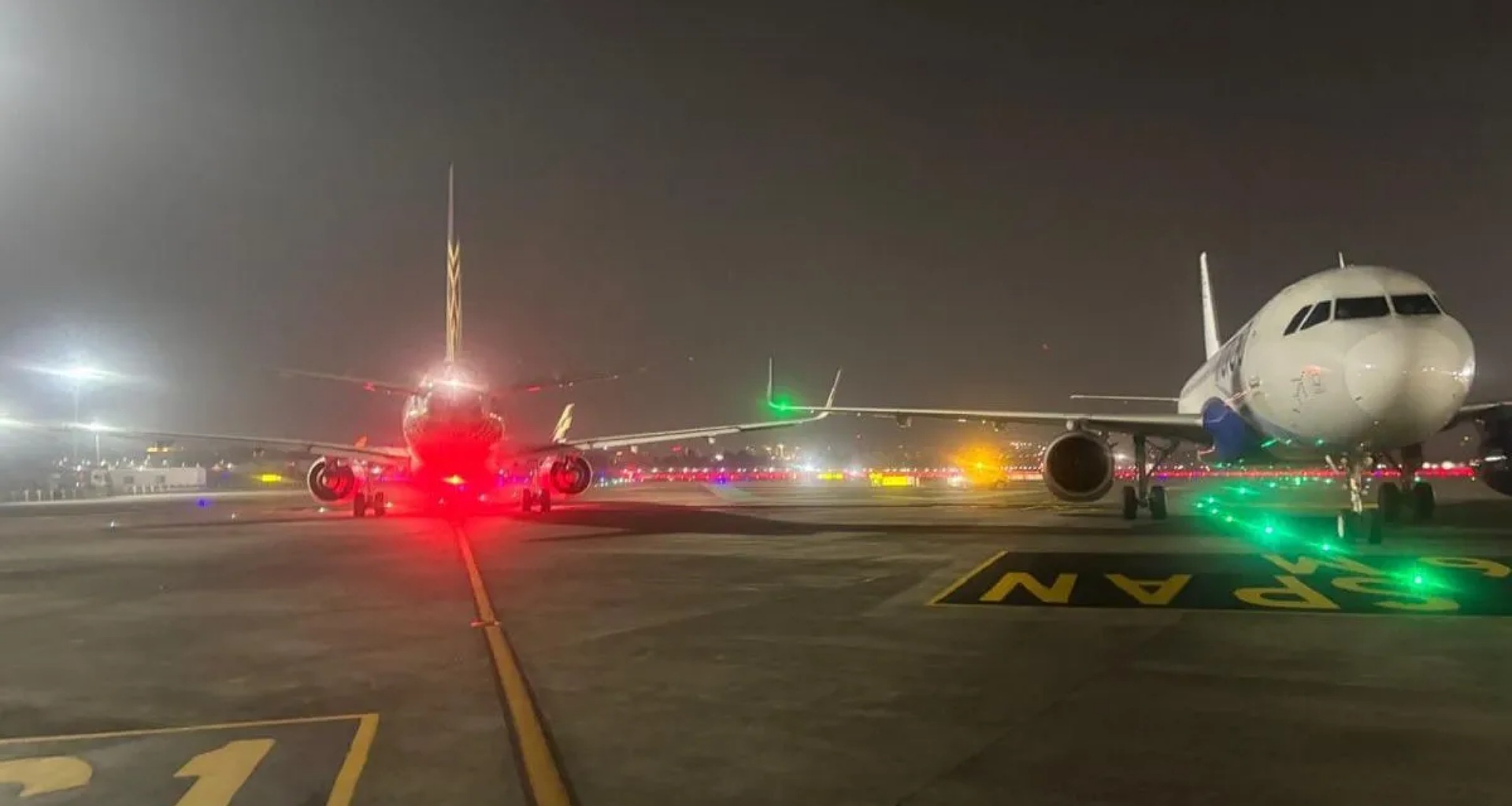 મુંબઈ એરપોર્ટ પર બે વિમાનો અથડાયા, મુસાફરોનો માંડ માંડ બચાવ થયો