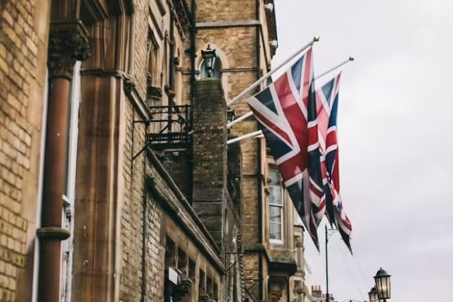 પોર્નોગ્રાફી પર યુકેના નવા વય ચકાસણી કાયદાથી VPN ઉપયોગ અને ગોપનીયતાની ચિંતાઓમાં વધારો થયો