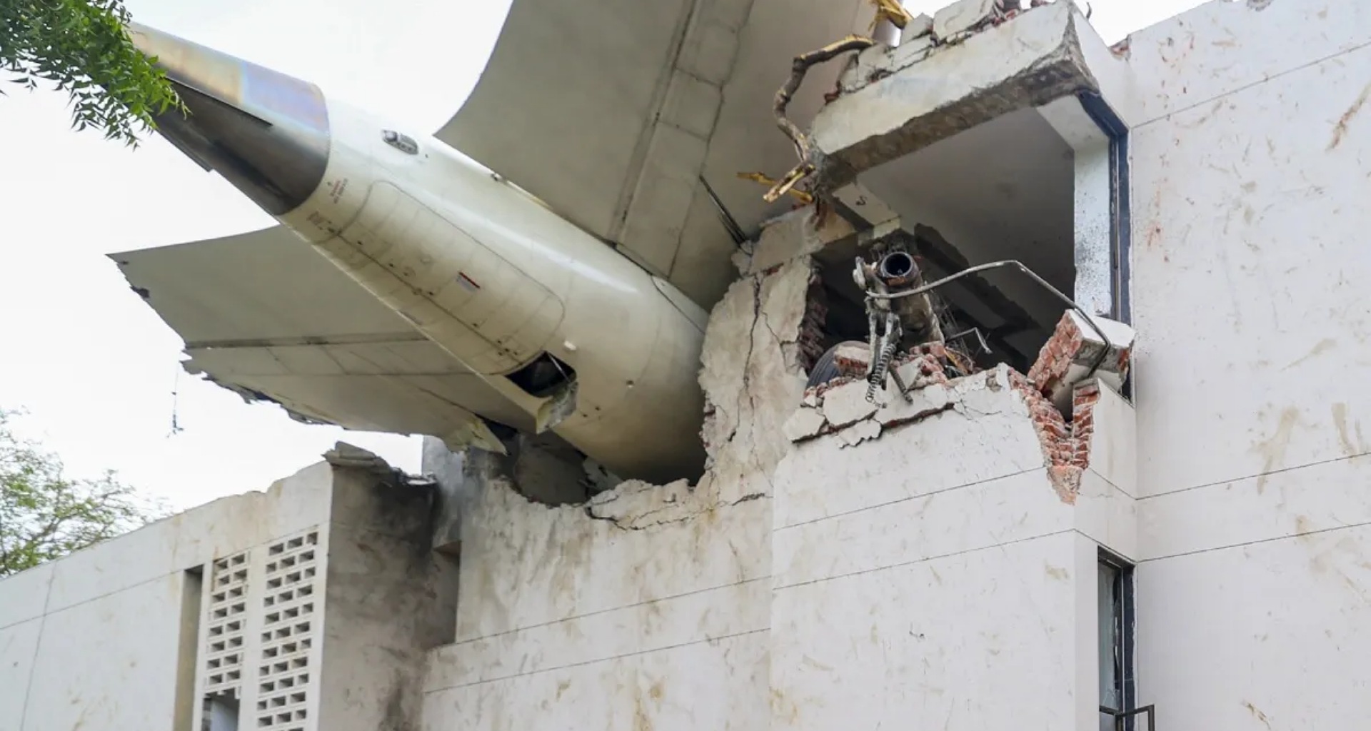 અમદાવાદ વિમાન દુર્ઘટના: વિદેશી મીડિયાના બેદરકાર કવરેજથી AAIB ગુસ્સે, કહ્યું- 'થોડી ધીરજ રાખો'