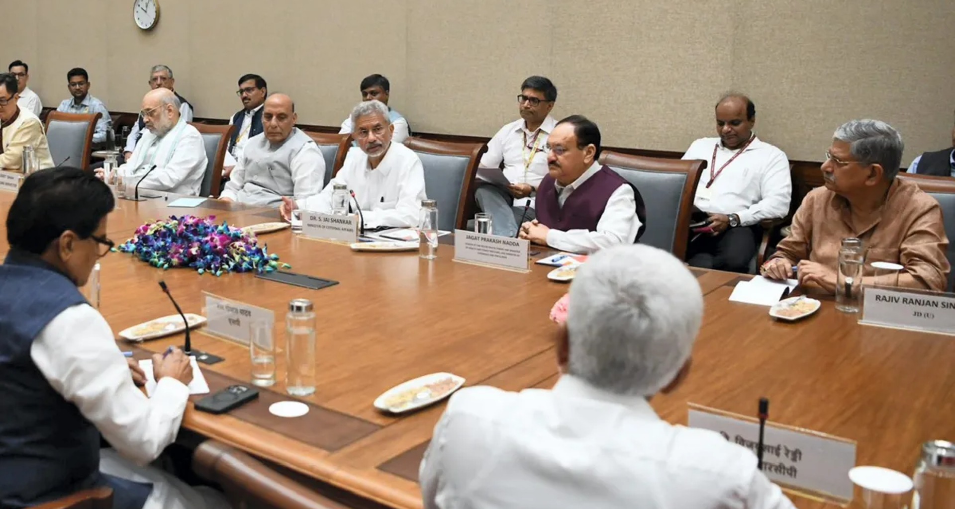 પશ્ચિમ એશિયામાં ચાલી રહેલા સંકટ પર સર્વપક્ષીય બેઠક ચાલુ