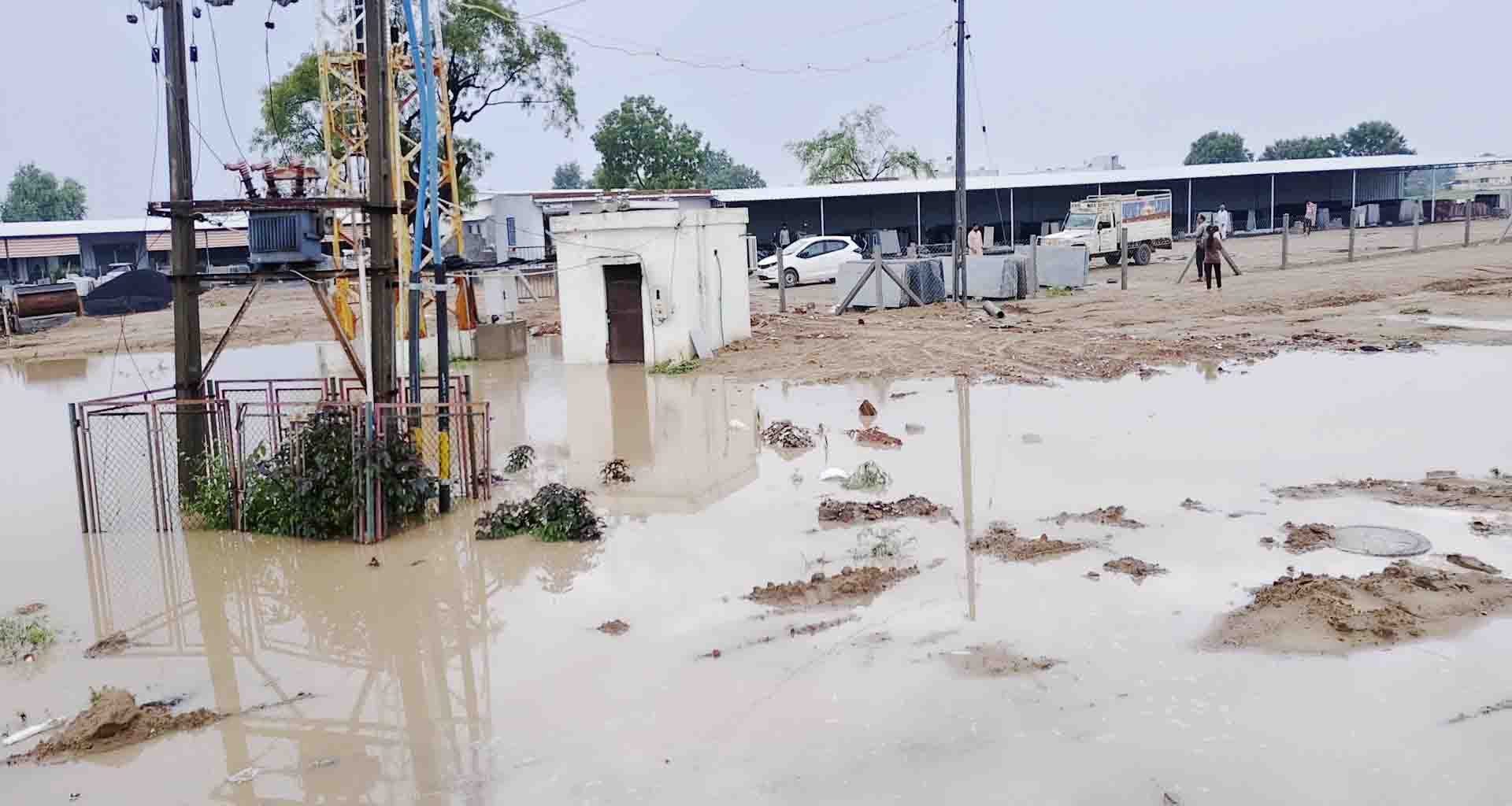 પાટણના હાંસાપુર સીમના BSNL ટાવરની આજુબાજુના પુરાણ અને દબાણને દુર કરવા લોક માગ ઉઠી