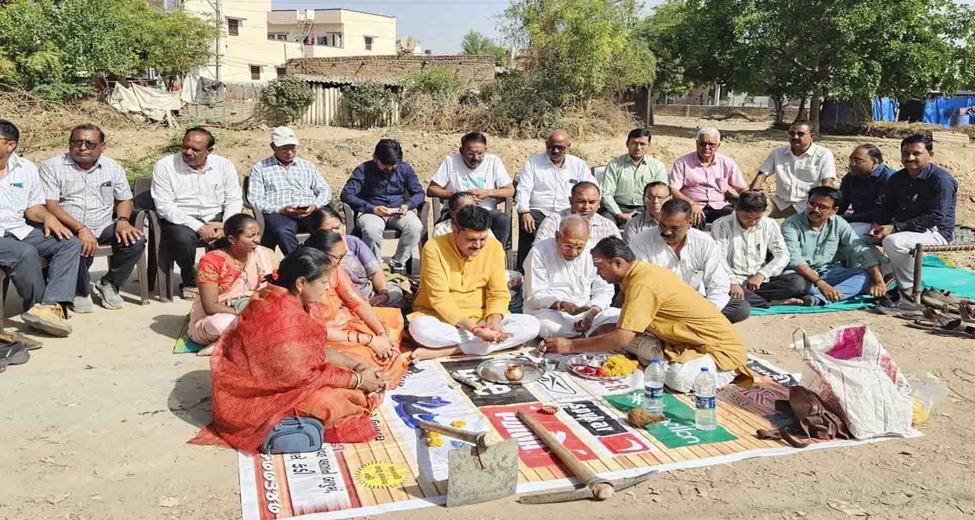 પાલિકા દ્વારા રૂ.77 લાખના ખર્ચે નિર્માણ પામનાર બે નાળાની કામગીરી નું ખાતમુહૂર્ત કરાયું