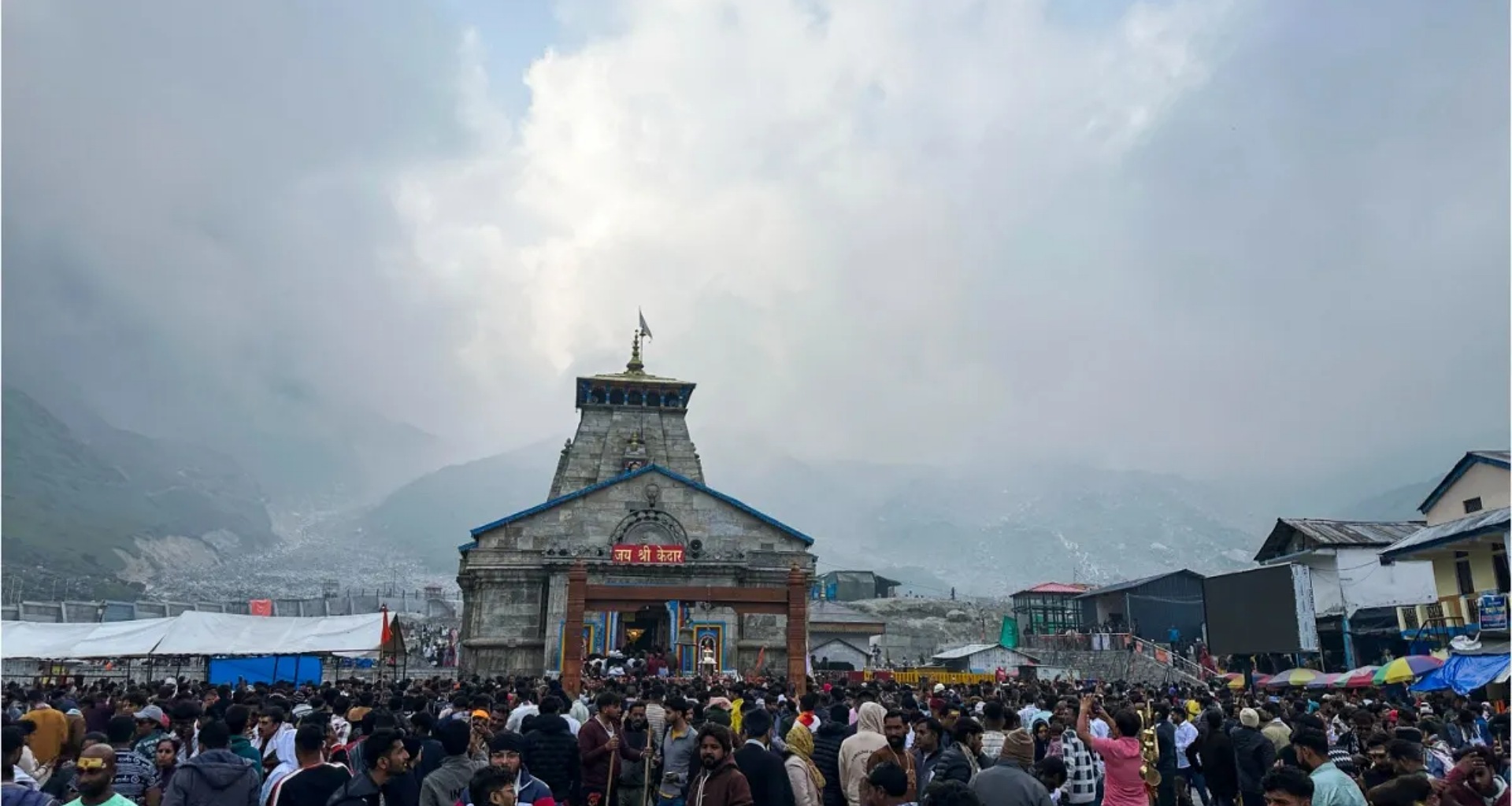 કેદારનાથ ધામની યાત્રા અટકાવી દેવામાં આવી, ભક્તો અને પોલીસ વચ્ચે ઉગ્ર બોલાચાલી થઈ