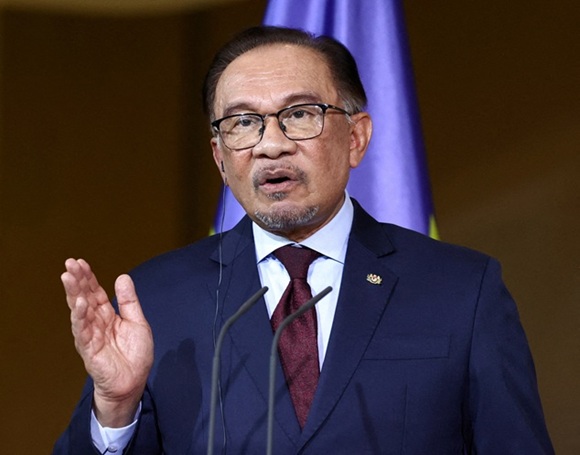 સરહદી અથડામણ પર થાઇલેન્ડ અને કંબોડિયાએ ‘હટવું’ જોઈએ: મલેશિયાના પીએમ અનવર ઇબ્રાહિમ