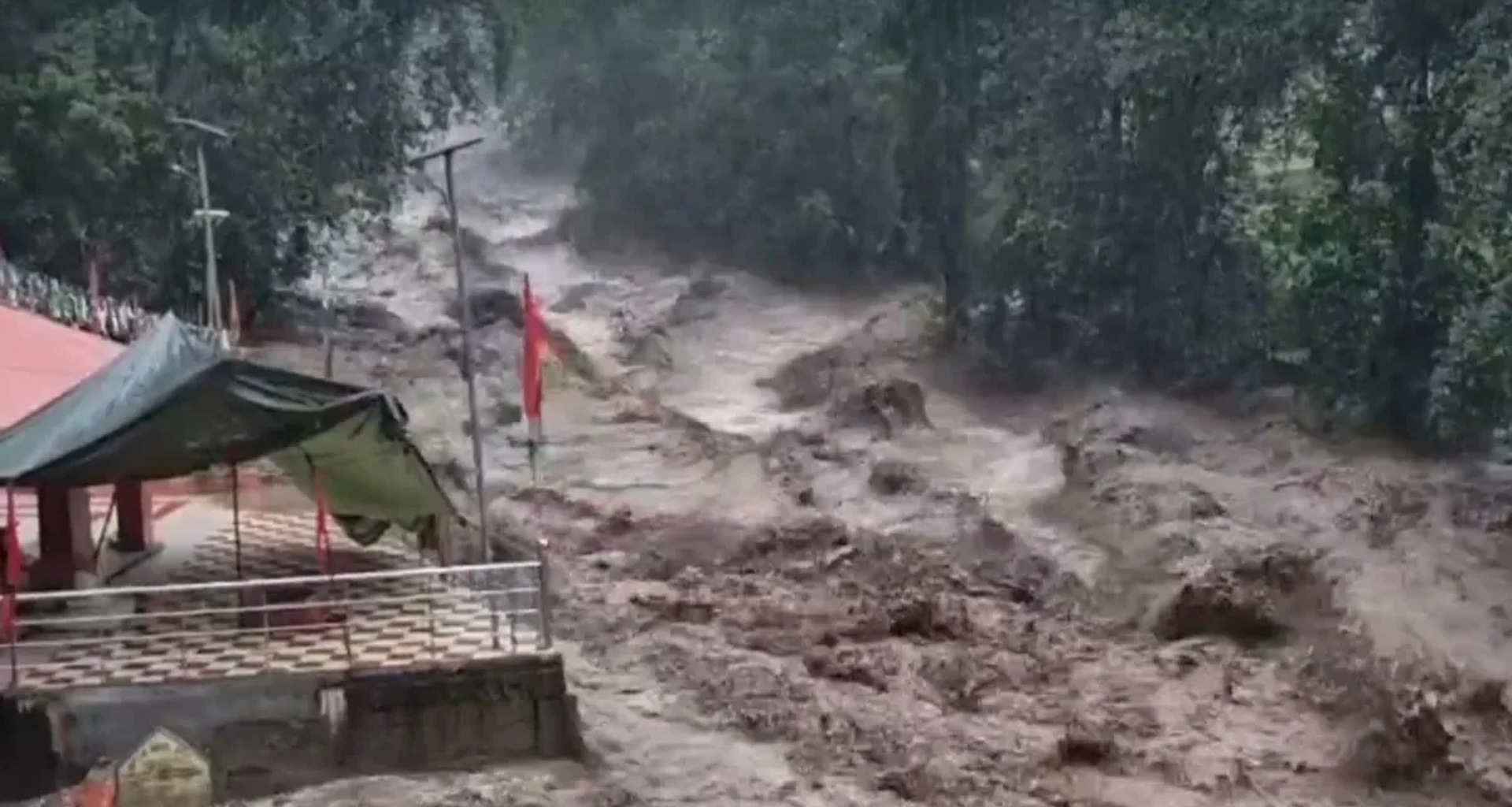 જમ્મુ-કાશ્મીરના ડોડામાં વાદળ ફાટ્યું, ઘણી જગ્યાએ પહાડો ધસી પડ્યા, 3 થી 4 લોકોના મોત થયાના અહેવાલ