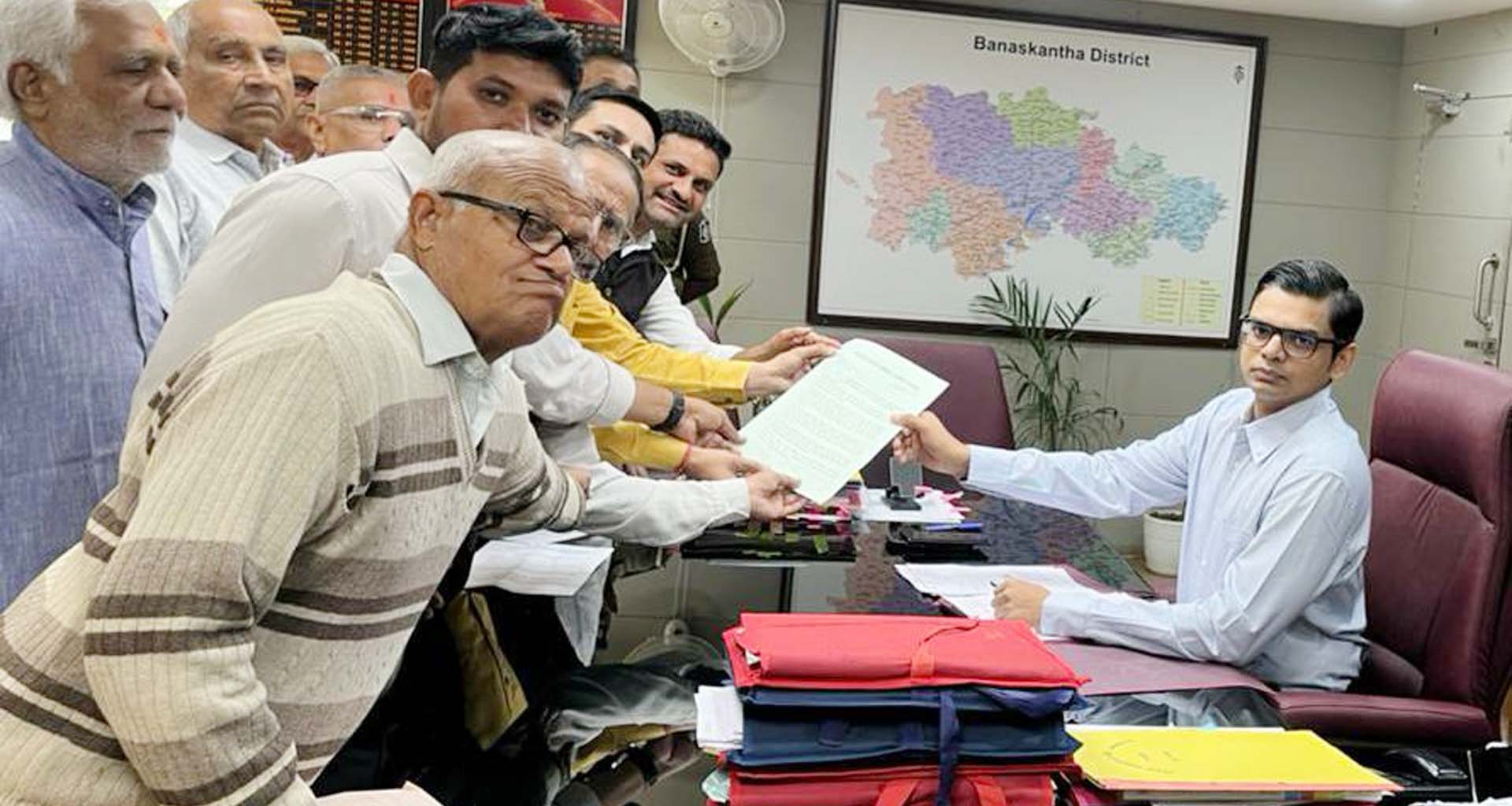 અરવલ્લી બચાવો અભિયાન અંતર્ગત પાલનપુરમાં પર્યાવરણ પ્રેમીઓએ કલેકટરને આવેદનપત્ર આપ્યું