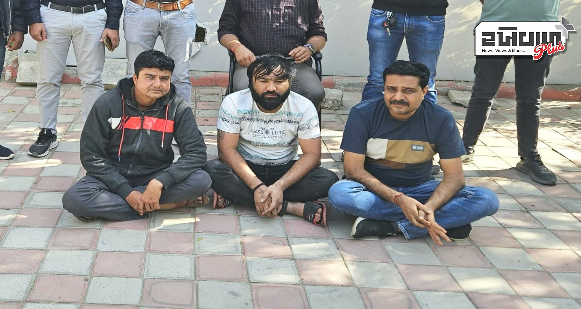 આંધ્રપ્રદેશ માંથી રૂ. ૨.૫ કરોડના લાલ ચંદનની ગેરકાયદેસર તસ્કરી કરનાર ત્રણ તસ્કરોને પાટણ એલ.સી.બી એ દબોચિયા