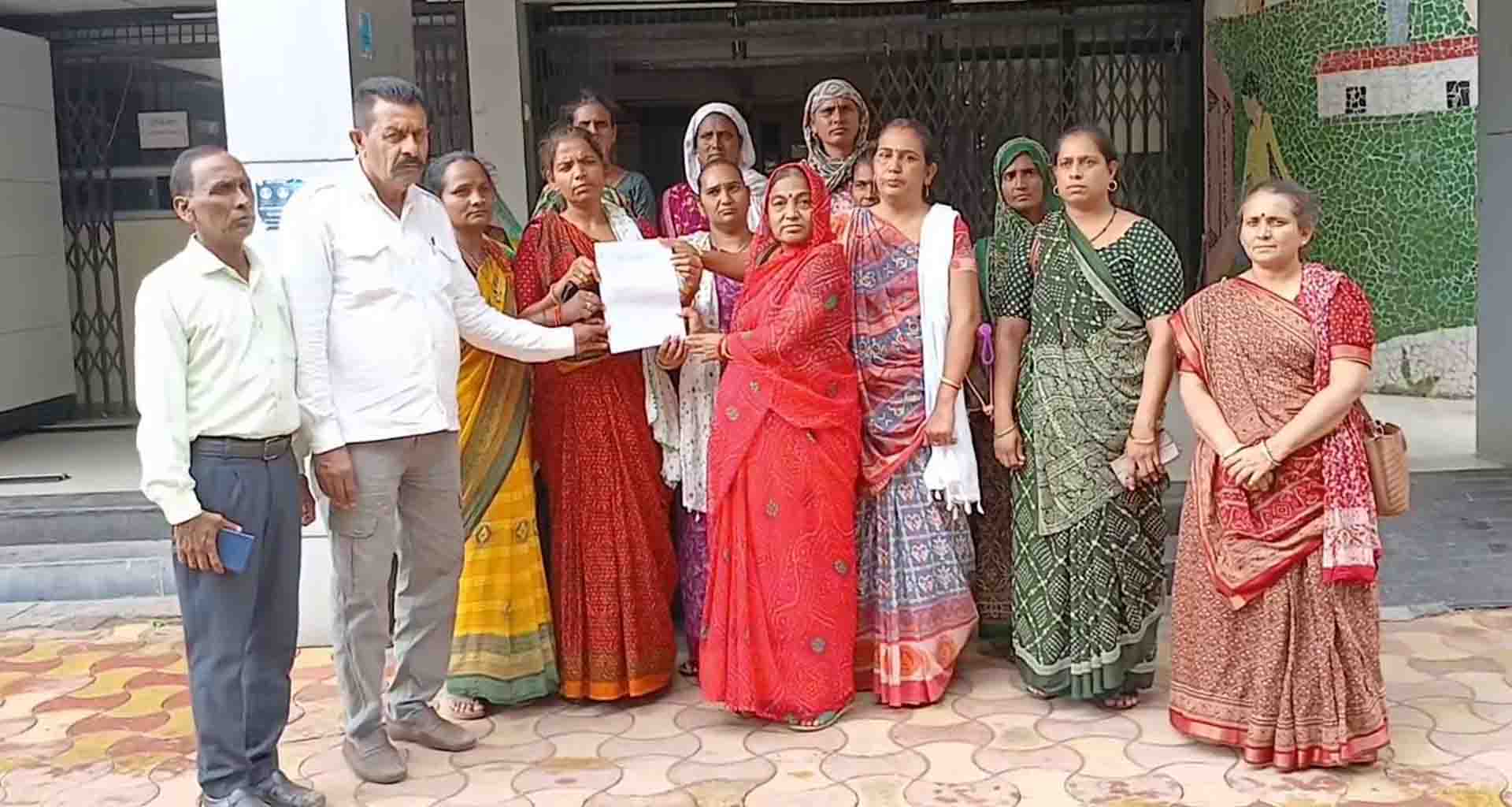 આંગણવાડી કાર્યકરોને બીએલઓની કામગીરી સોપાતા રોષ, ક્લેકટરને આવેદનપત્ર પાઠવ્યું