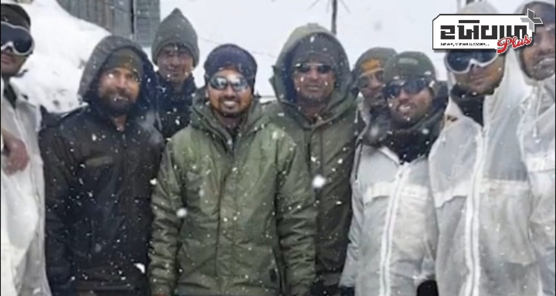 નિયંત્રણ રેખા પર સ્થાનિકો સાથે જવાનોની 'સ્નો હોળી'