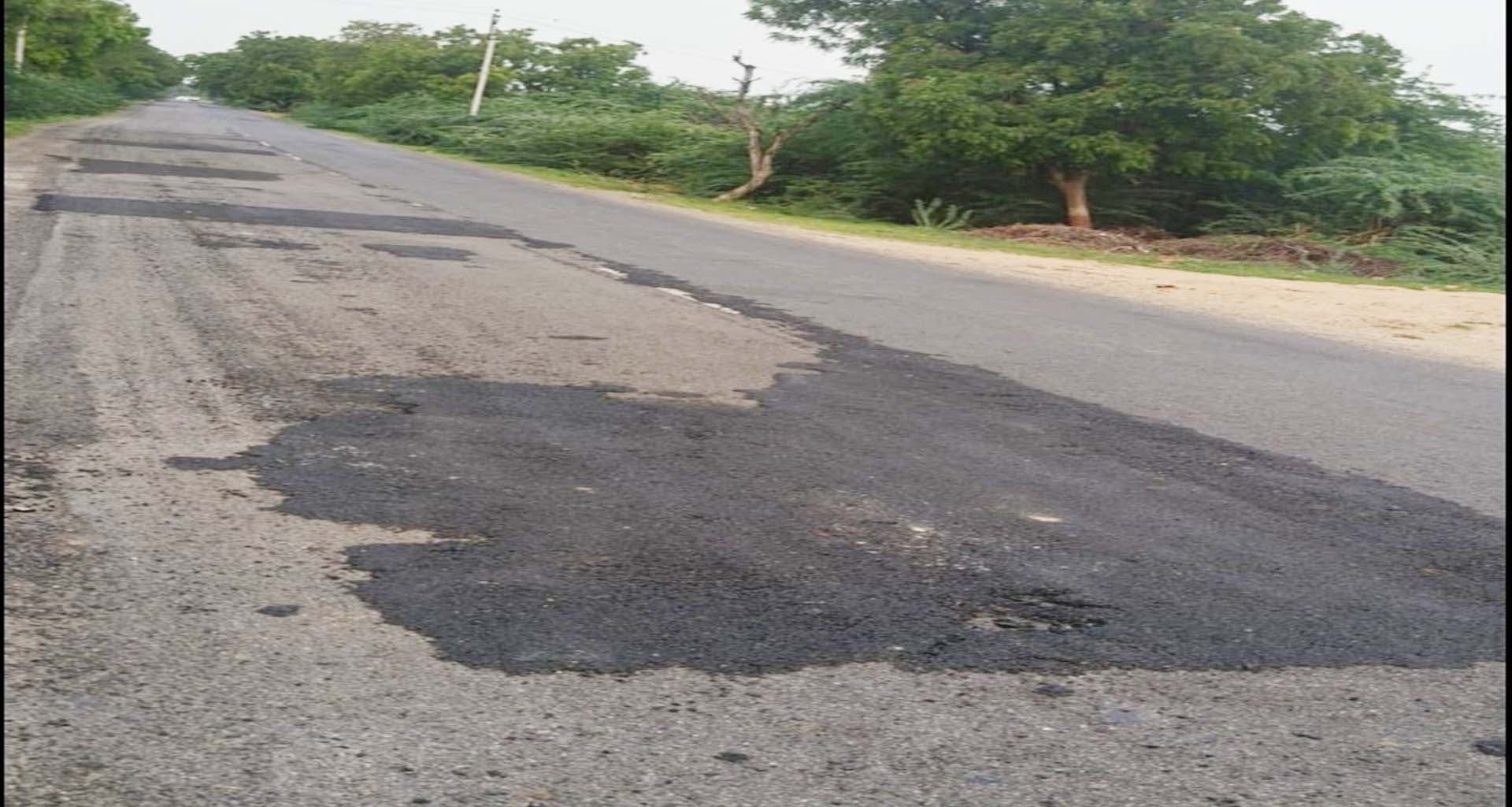 થરાદ ઢીમા રોડ નવો બનાવવાની જગ્યાએ તંત્રએ થીગડા માર્યા