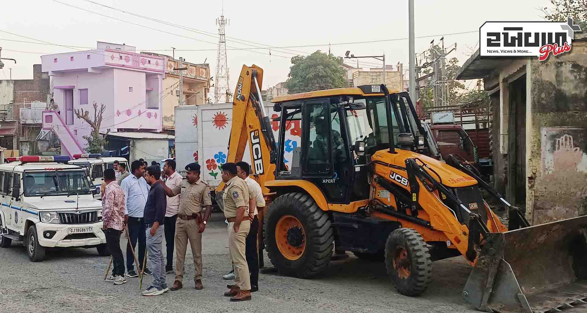 અસામાજિક તત્વોમાં ફફડાટ; કડી શહેર અને ગ્રામ્ય વિસ્તારોમાં ગેરકાયદે દબાણો દૂર કર્યા