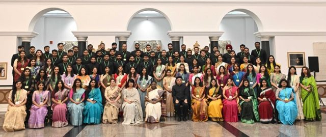 2023 બેચના IAS અધિકારીઓએ રાષ્ટ્રપતિ સાથે મુલાકાત કરી