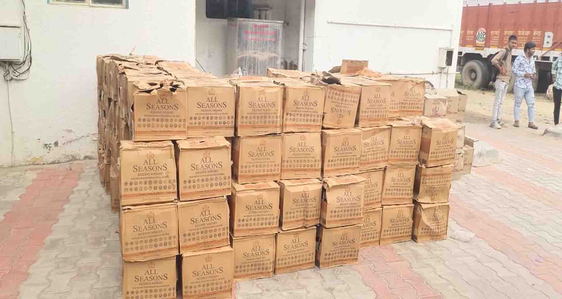 બનાસકાંઠા જિલ્લા એલસીબી પોલીસે વિદેશી દારૂ ભરેલી ટ્રક ઝડપી; 83 લાખ ઉપરાંતનો મુદામાલ જપ્ત