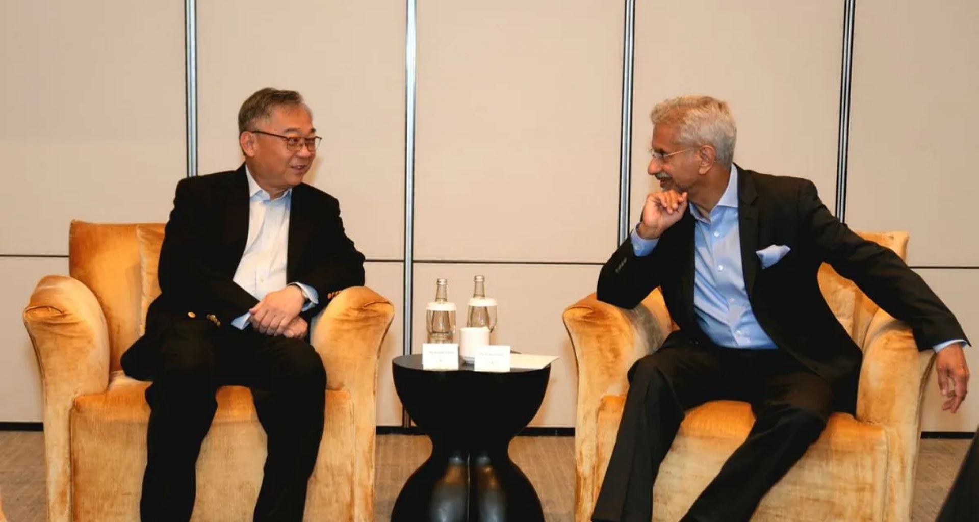 જયશંકરે સિંગાપોરમાં નાયબ પીએમ ગાન કિમ યોંગ સાથે મુલાકાત કરી, ભારતમાં રોકાણ દ્વિપક્ષીય સંબંધોને વધુ ગાઢ બનાવશે