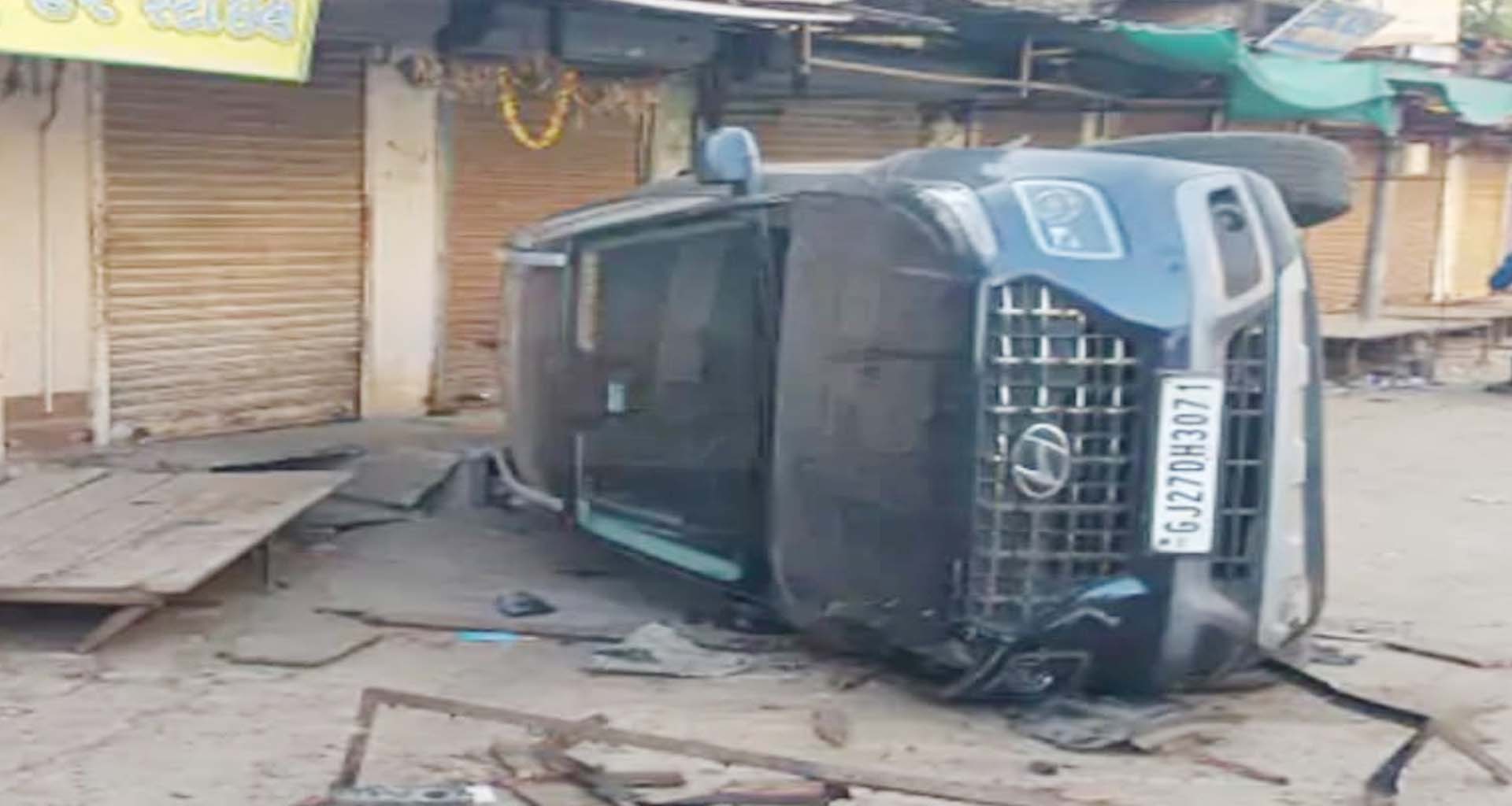 હારીજ મેઈન બજારમાં કાર ચાલકે સ્ટેરિગ પરનો કાબુ ગુમાવતા કાર પલટી મારી ગઈ