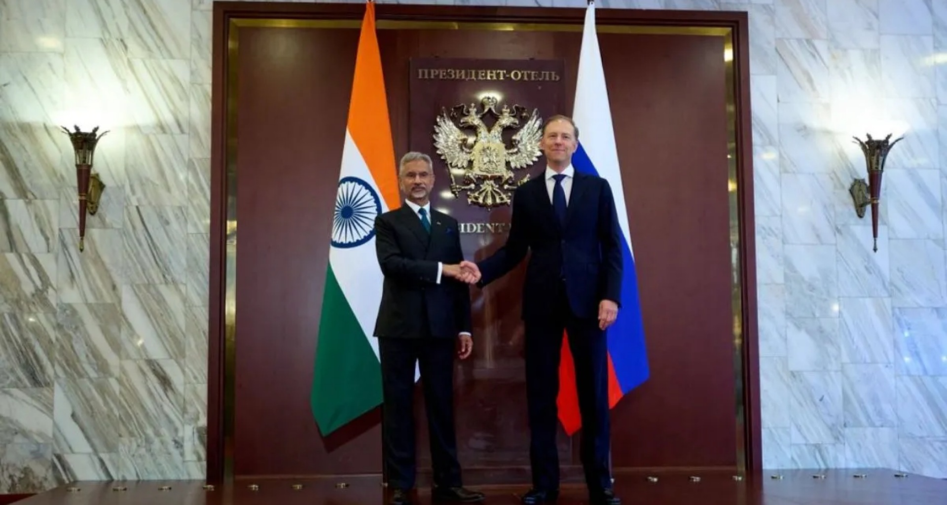 એસ જયશંકરે રશિયાના નાયબ વડા પ્રધાન ડેનિસ મન્ટુરોવ સાથે મુલાકાત કરી