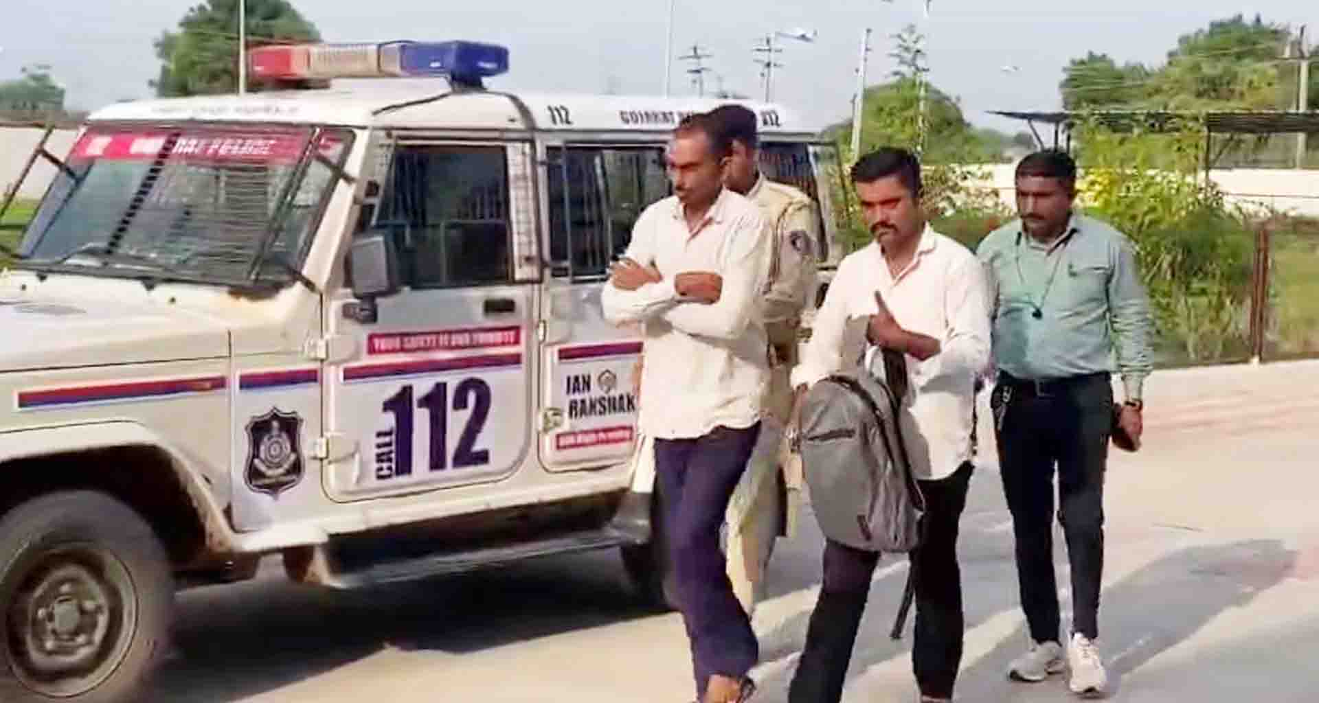 થરાદના દાતિયા ગામે યુવતીની હત્યા કરનાર કાકાની પોલીસે કરી અટકાયત, પિતા ફરાર