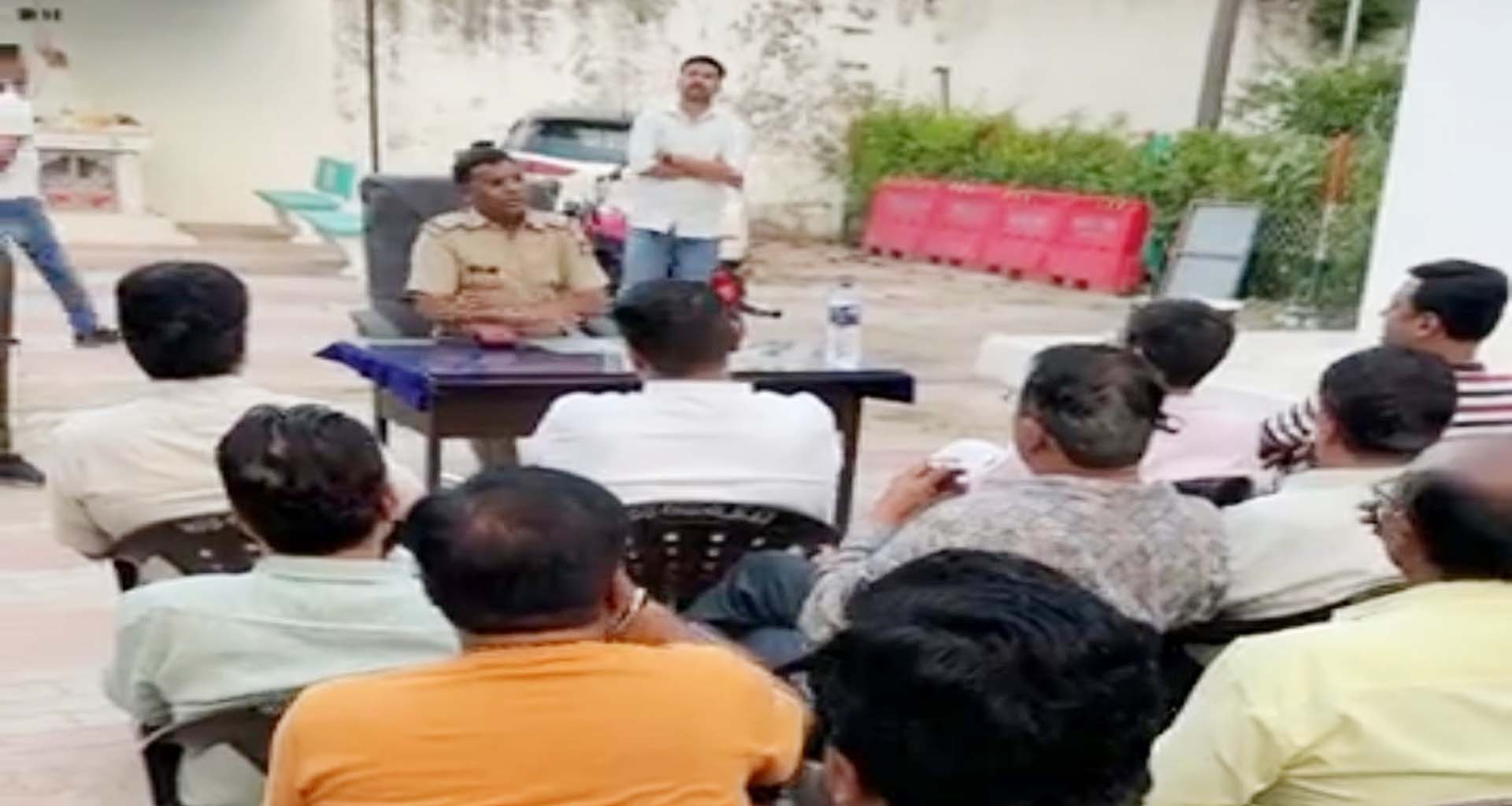 પાટણ ખાતે દિવાળીના તહેવારોમાં સુરક્ષા માટે પોલીસ દ્વારા ઝવેરી એસોસિયેશન સાથે બેઠક યોજાઈ