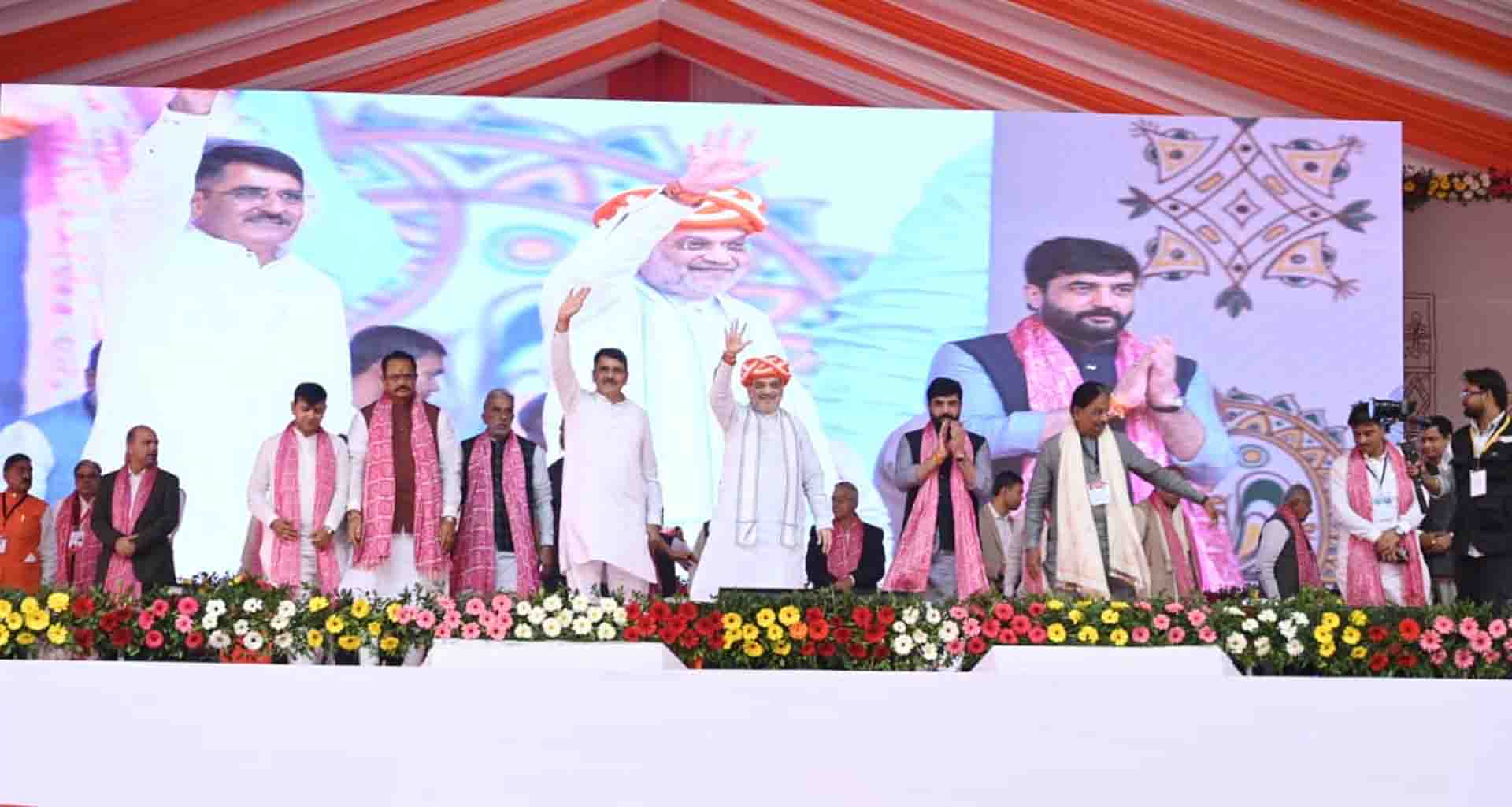 સણાદર ડેરી ખાતે બનાસ ડેરીના અનેક પ્રકલ્પોનું ખાતમુહૂર્ત–લોકાર્પણ