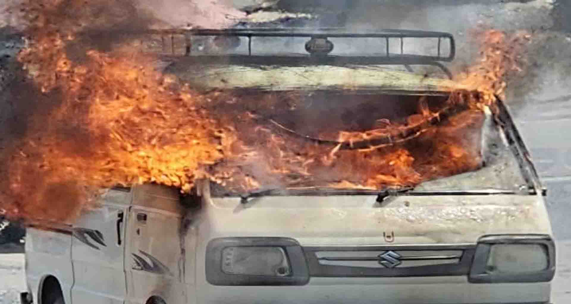 મહેસાણા; મારુતિ વાહનમાં અચાનક આગ લાગી સદનસીબે જાનહાનિ ટળી