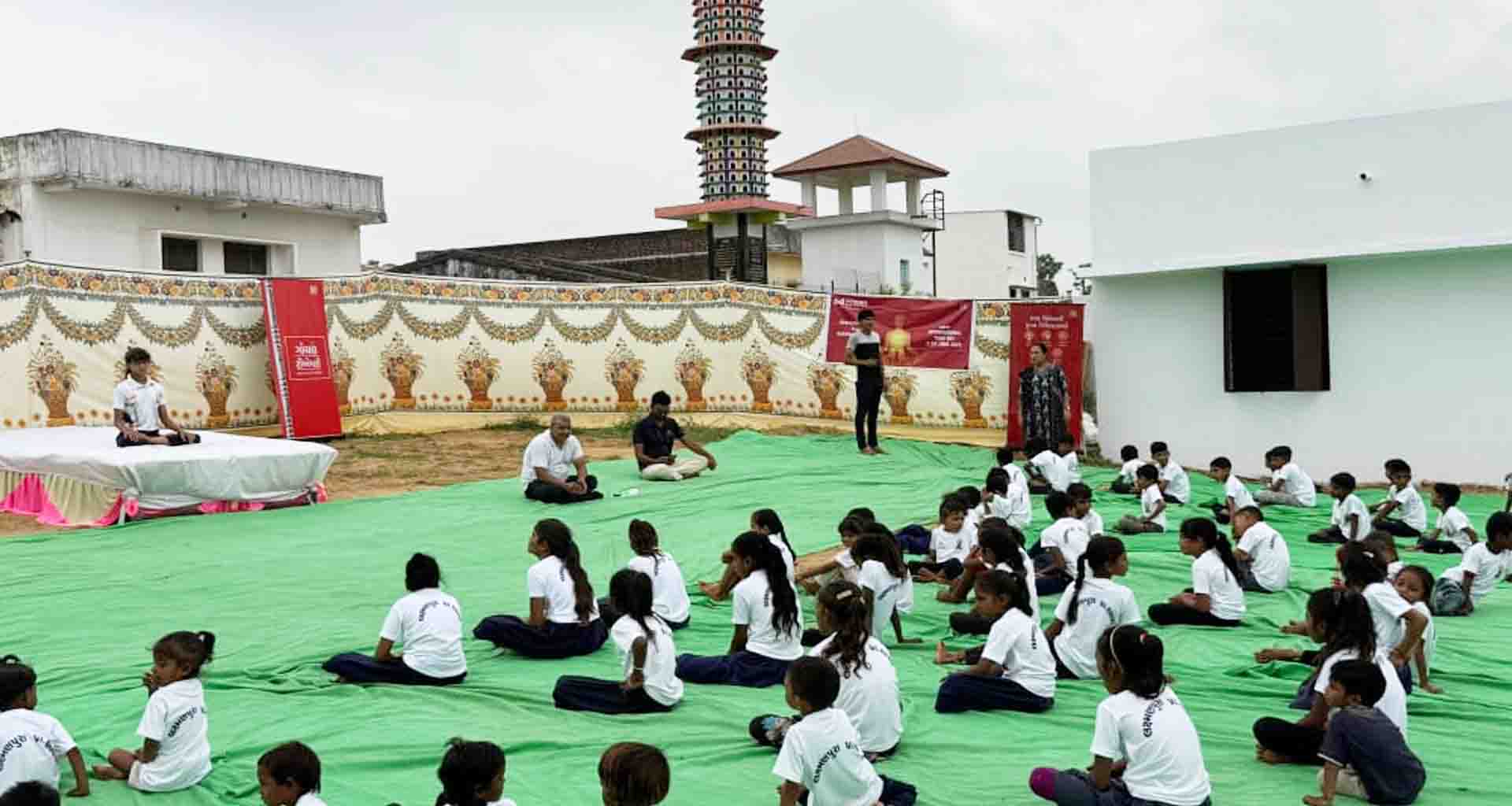 પાલનપુરની લક્ષ્મણપુરા પ્રા.શાળા ખાતે વિશ્વ યોગ દિવસની ઉજવણી કરાઈ