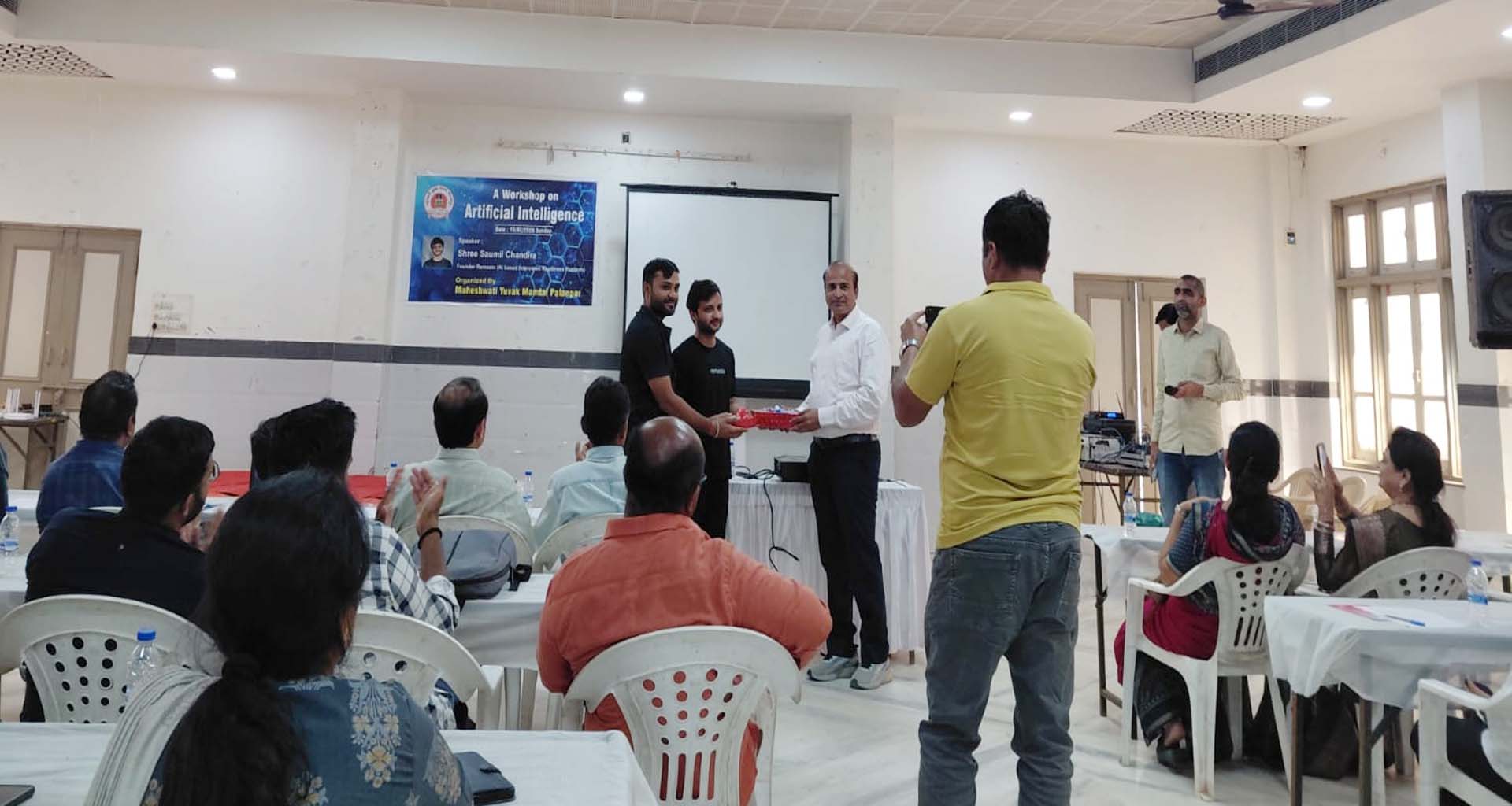 પાલનપુરમાં એ.આઈ. ટેકનોલોજી સેમિનાર યોજાયો