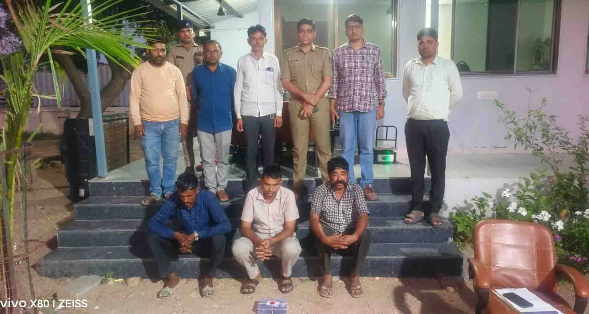 ધાનેરા પોલીસે અફીણના રસ સાથે ત્રણ આરોપીઓને ઝડપી પાડ્યા; ૩૧ લાખનો મુદામાલ જપ્ત