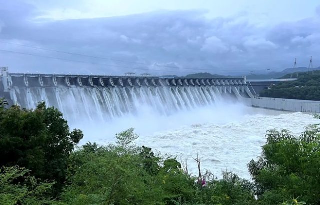 રાજ્યમાં અત્યાર સુધી સીઝનનો કુલ સરેરાશ ૫૧.૧૬ ટકા વરસાદ નોંધાયો: કચ્છ રીઝીયનમાં સૌથી વધુ ૫૮.૪૬ ટકા વરસાદ વરસ્યો