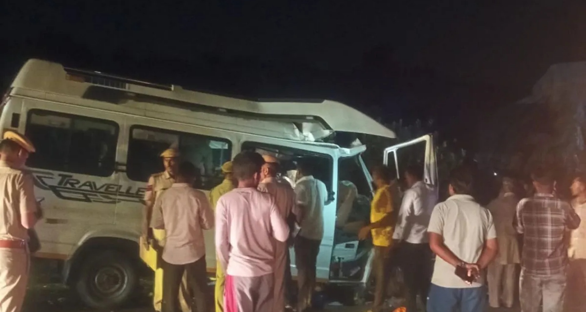 જોધપુરમાં મોટો અકસ્માત: ટેમ્પો ટ્રાવેલર રસ્તાની બાજુમાં આવેલા ટ્રેલર સાથે અથડાયું, 15 લોકોના મોત, 2 ઘાયલ