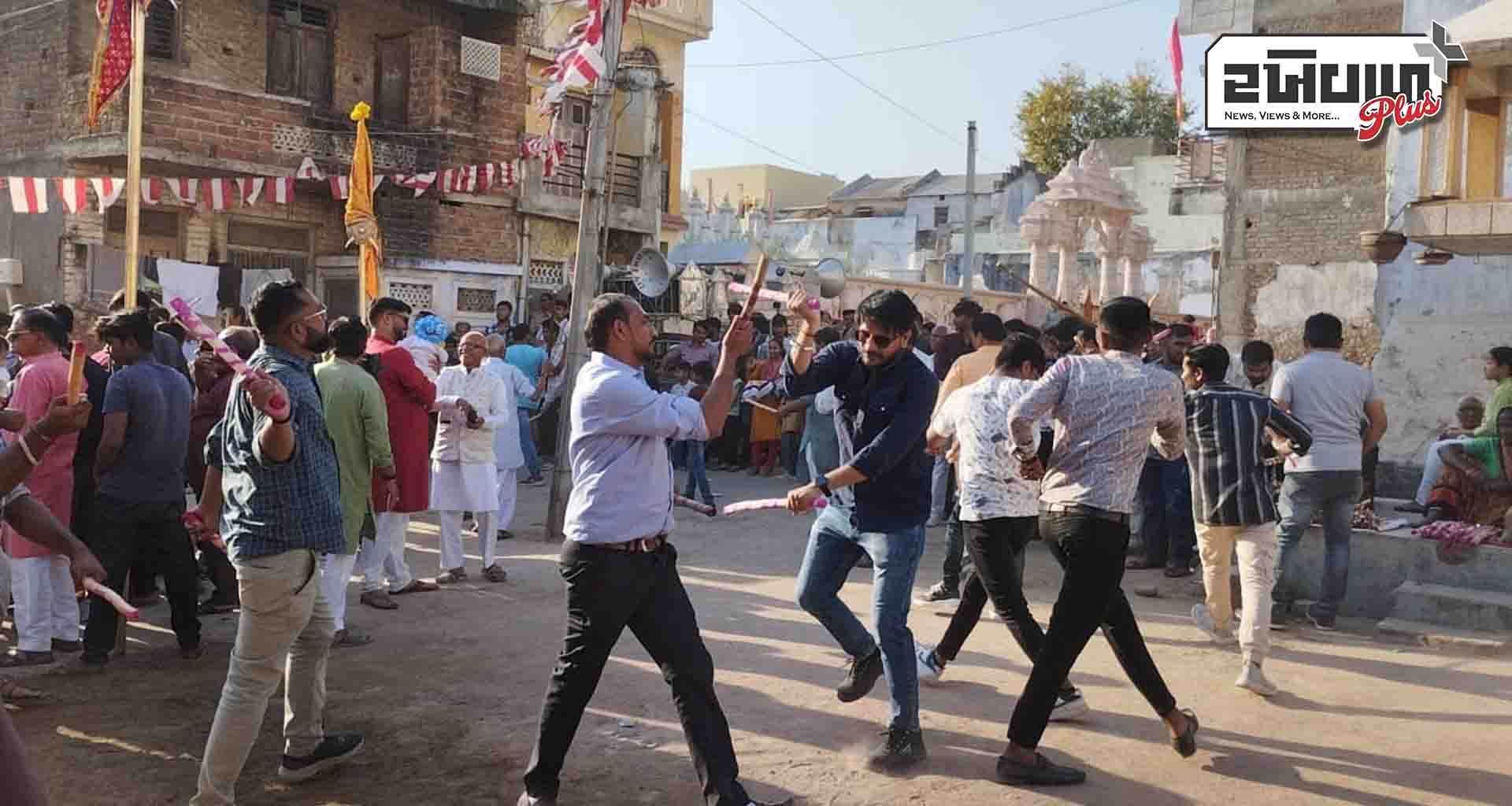 મહેસાણા જિલ્લાના અતિપ્રાચીન પરંપરાગત રીતે રમવામાં આવતી ધેરની ઉજવણી કરવામાં આવી