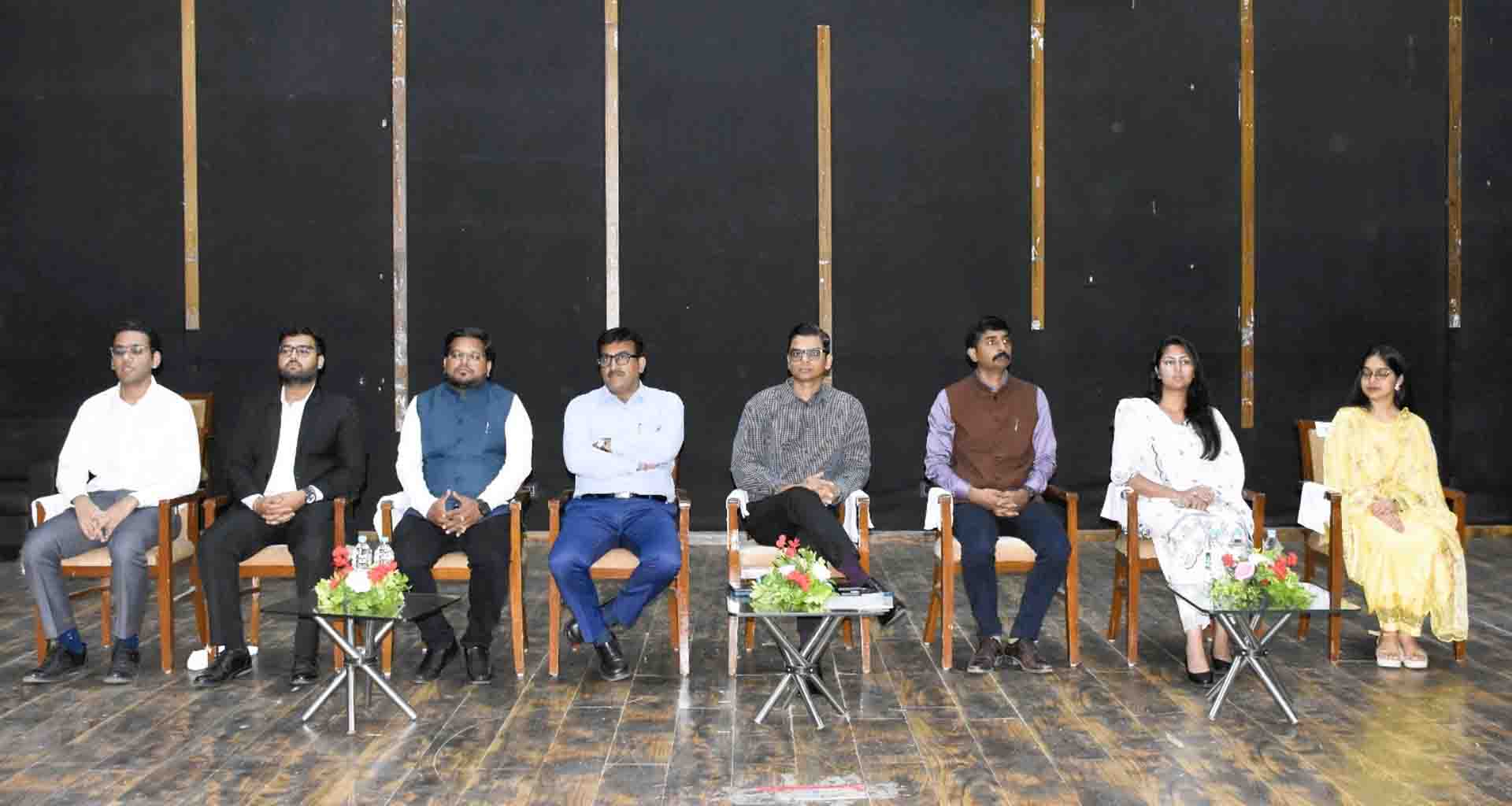 બનાસકાંઠાના ૨૦૦૦થી વધુ વિદ્યાર્થીઓને યુ.પી.એસ.સી ટોપર્સ પાસેથી મળ્યું પ્રેરણાદાયક માર્ગદર્શન