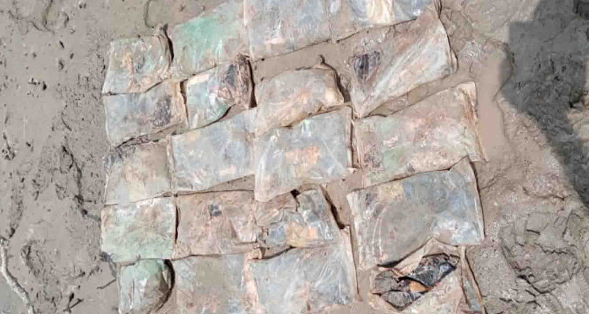 કચ્છના દરિયા કિનારેથી માંદક પદાર્થના 20 પકેટ બિનવારસી મળી આવ્યા