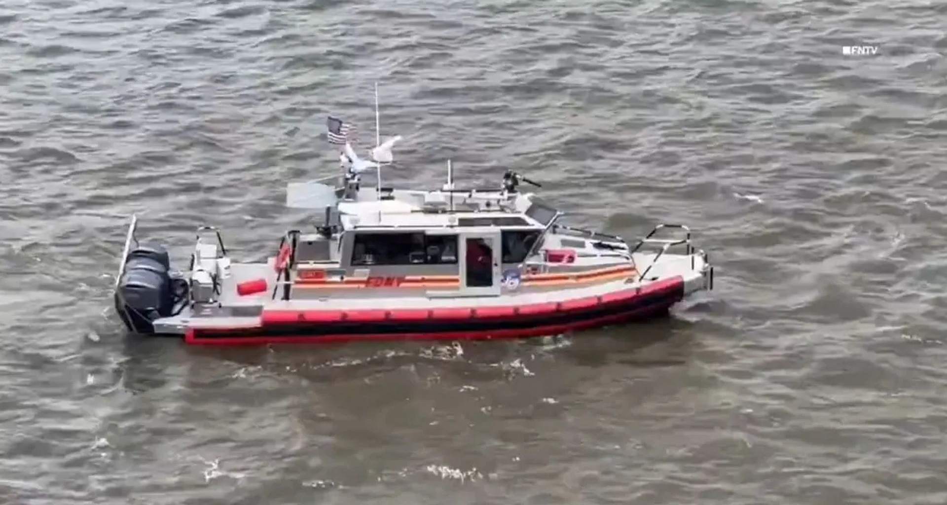 ન્યુ યોર્કમાં નદીમાંથી પસાર થતી બોટમાં વિસ્ફોટ, એકનું મોત; પોલીસ તપાસમાં લાગી