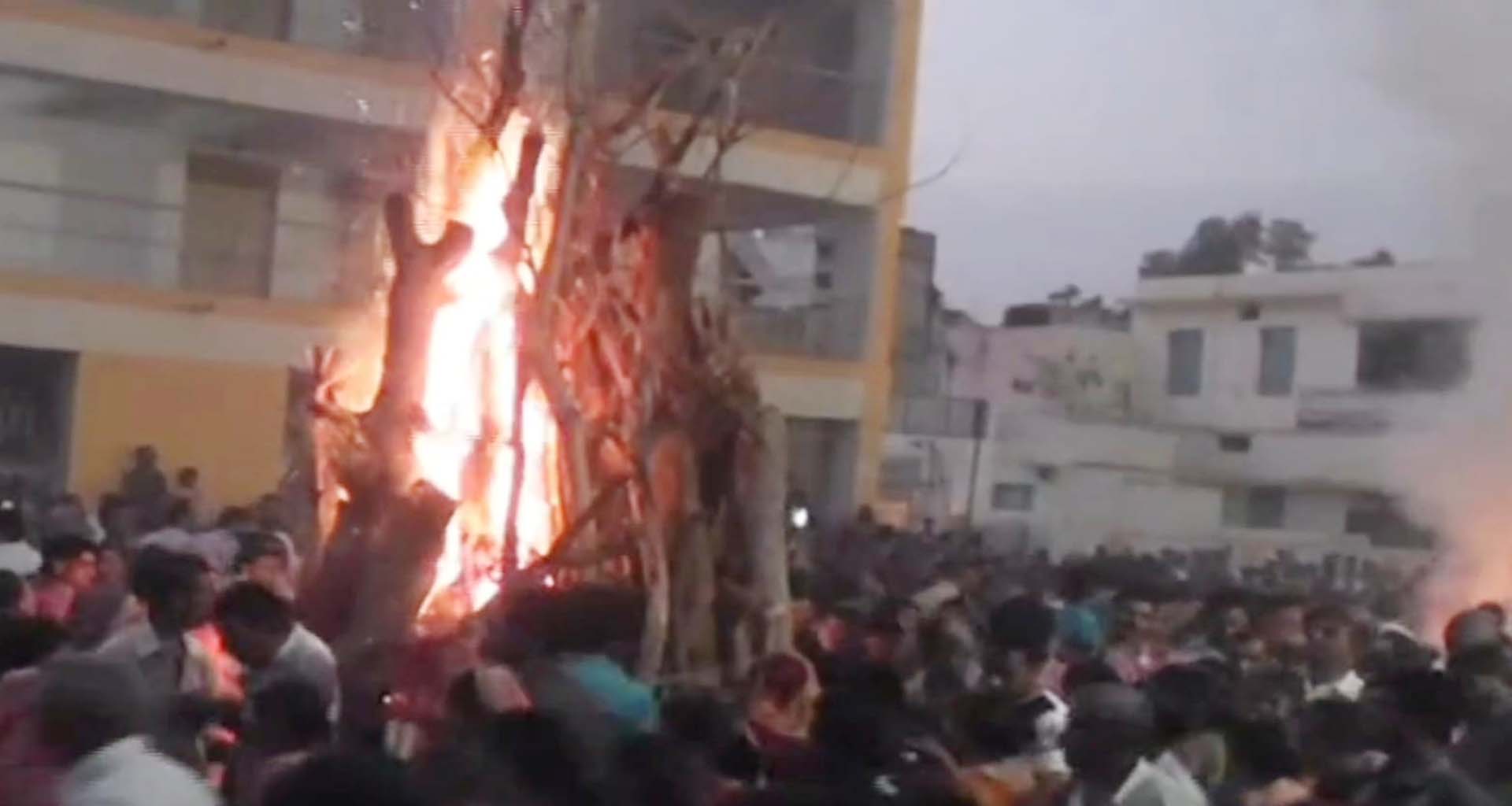 અંબાજીમાં પૂનમે ચંદ્ર ગ્રહણ હોવાથી હોળી એક દિવસ પહેલા પ્રગટાવવામાં આવશે